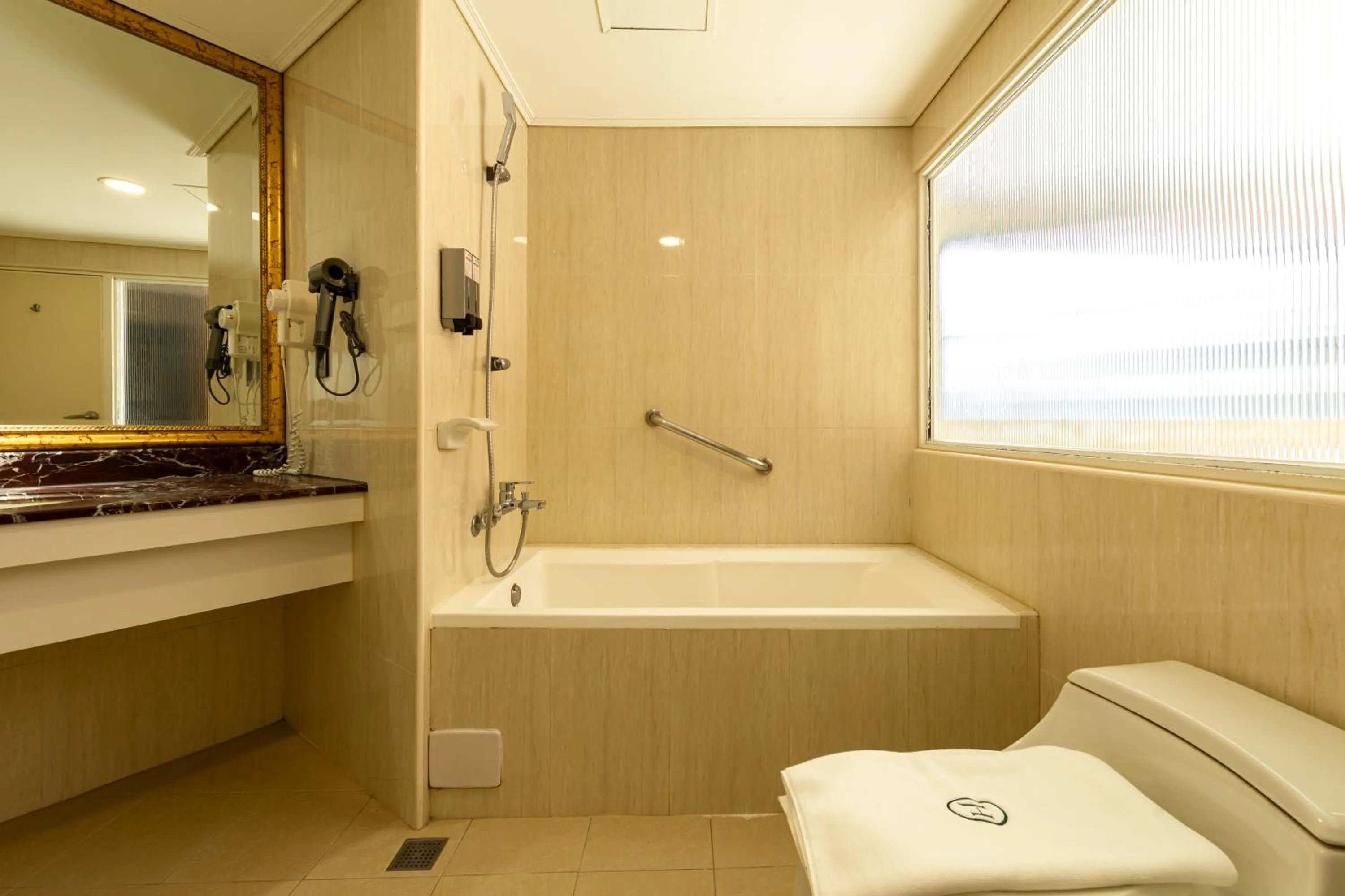 露夏旅社 l 納康商旅 l 智能入住 l 鄰近花園夜市