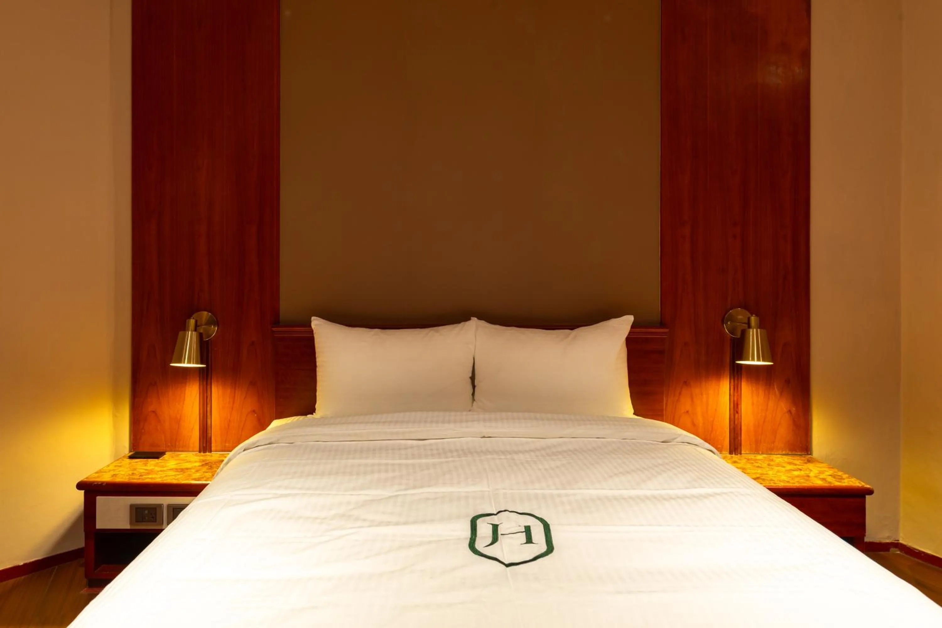 Bed in 露夏旅社 l 納康商旅 l 智能入住 l 鄰近花園夜市