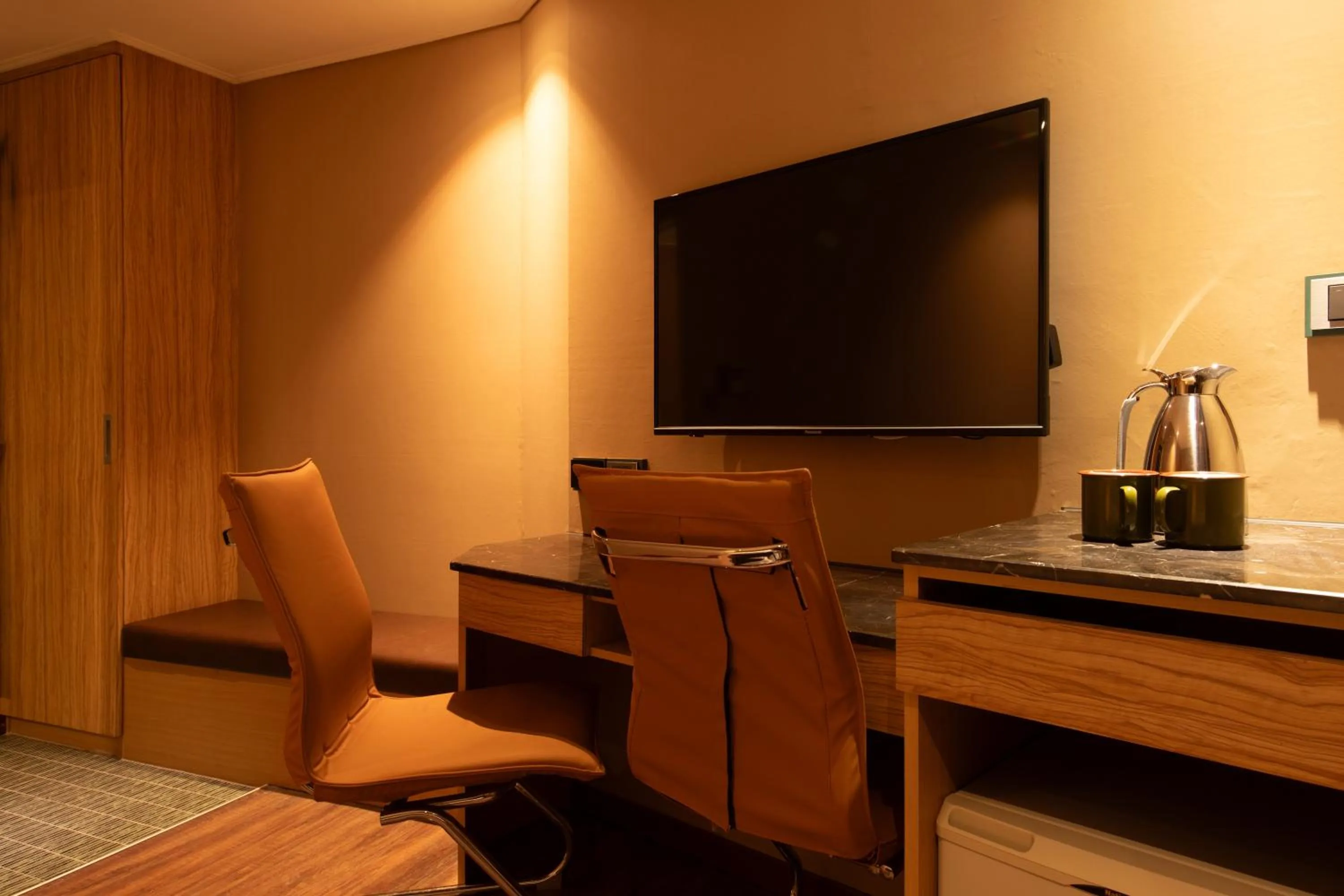 露夏旅社 l 納康商旅 l 智能入住 l 鄰近花園夜市