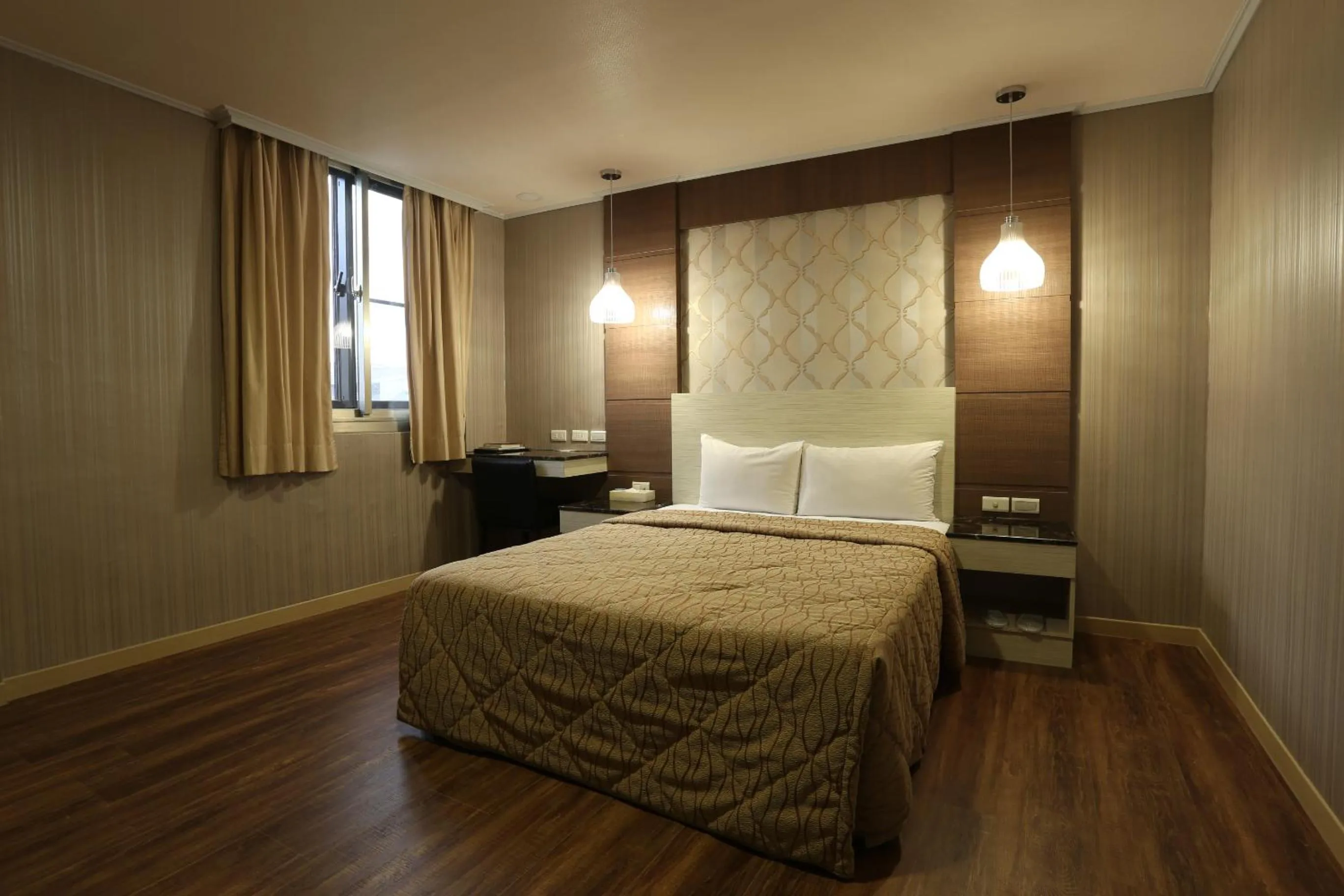 Bed in Monalisa Hotel