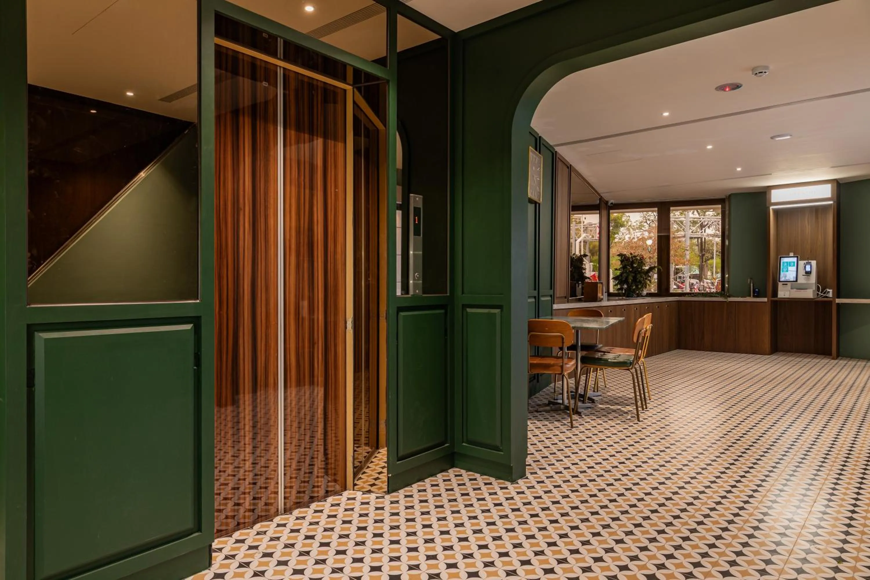 露夏旅社 l 納康商旅 l 智能入住 l 鄰近花園夜市