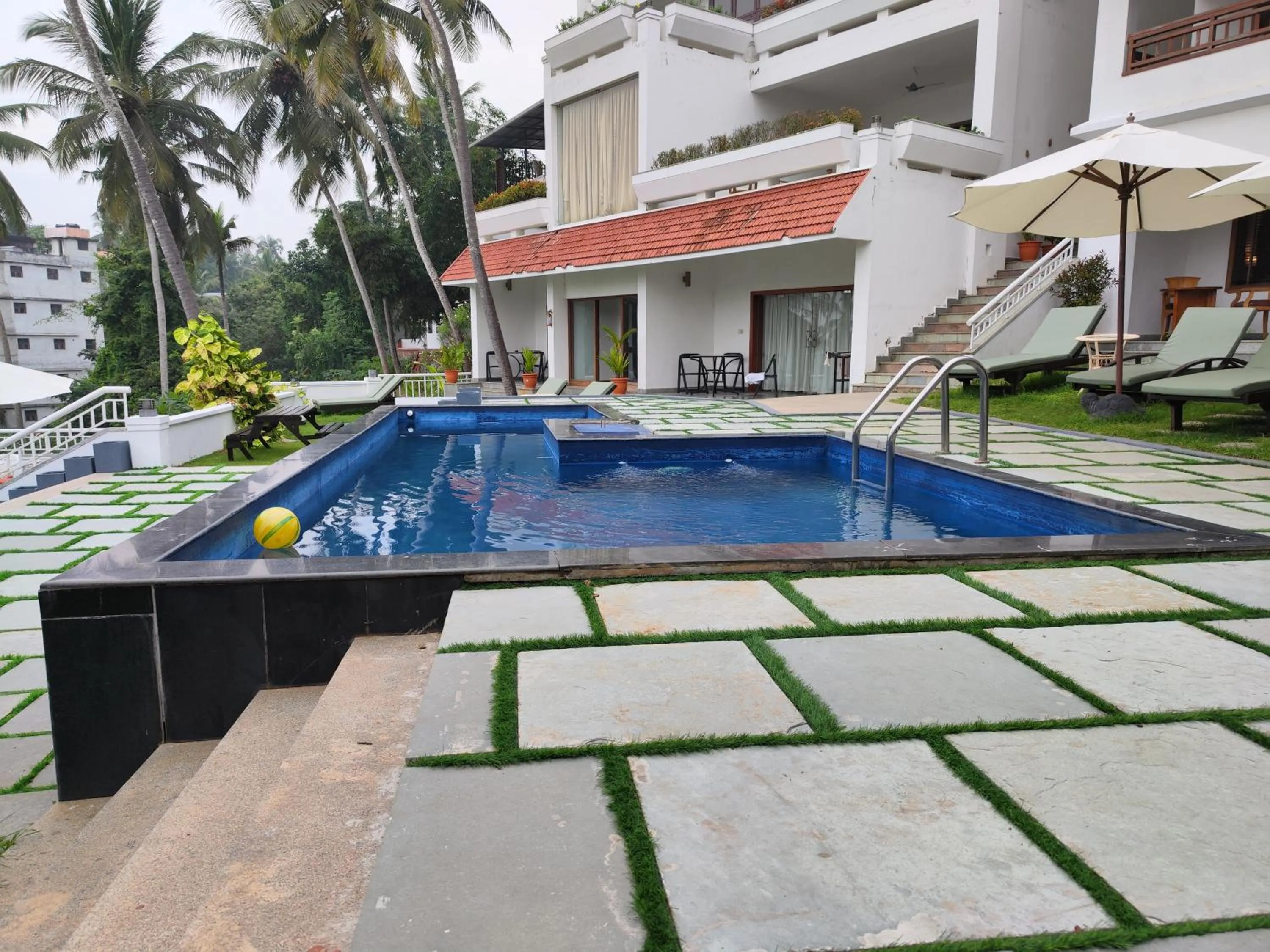 Swimming pool in Getaway Beach Resort Kovalam