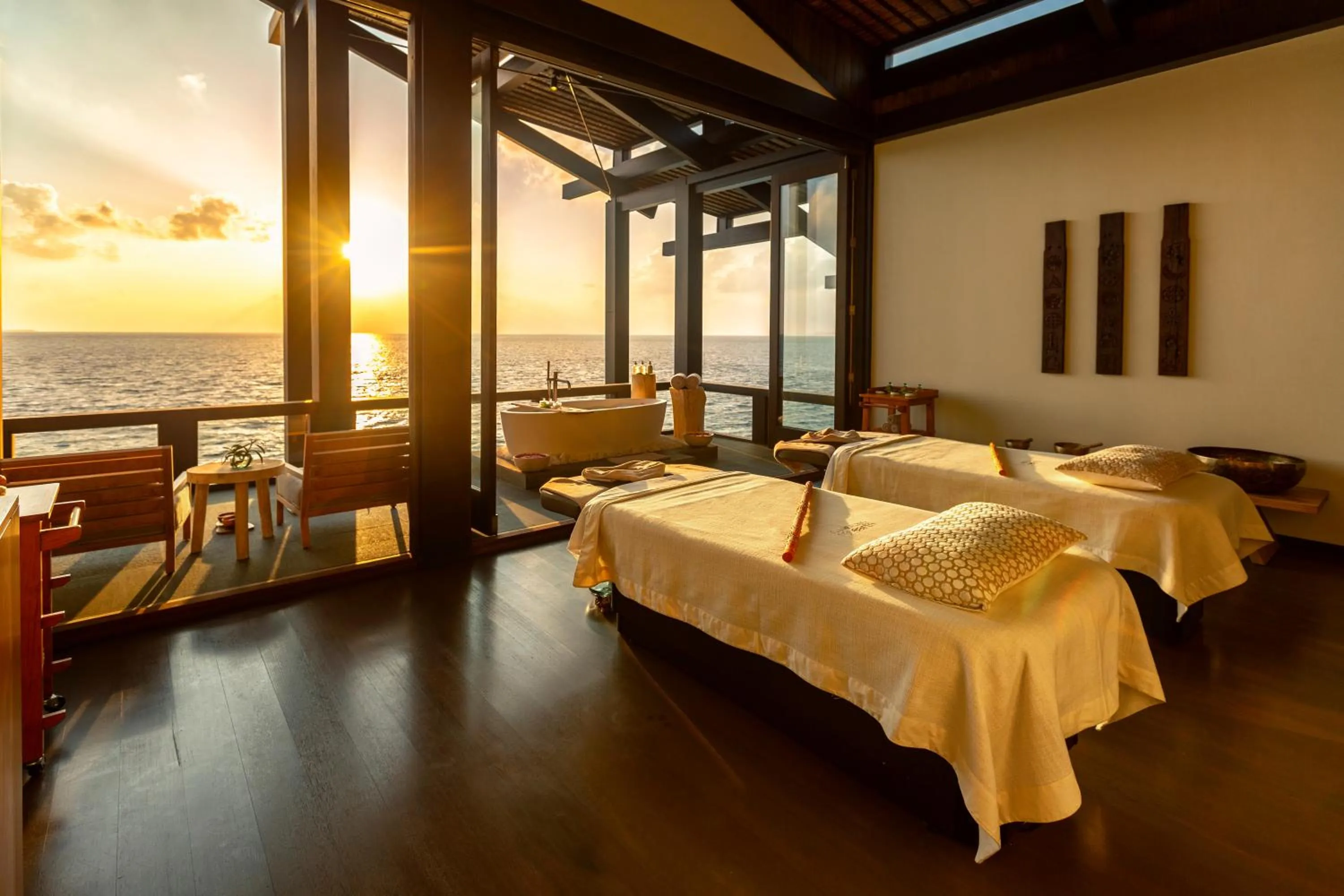 Massage, Bed in Kudadoo Maldives Private Island – Luxury All inclusive