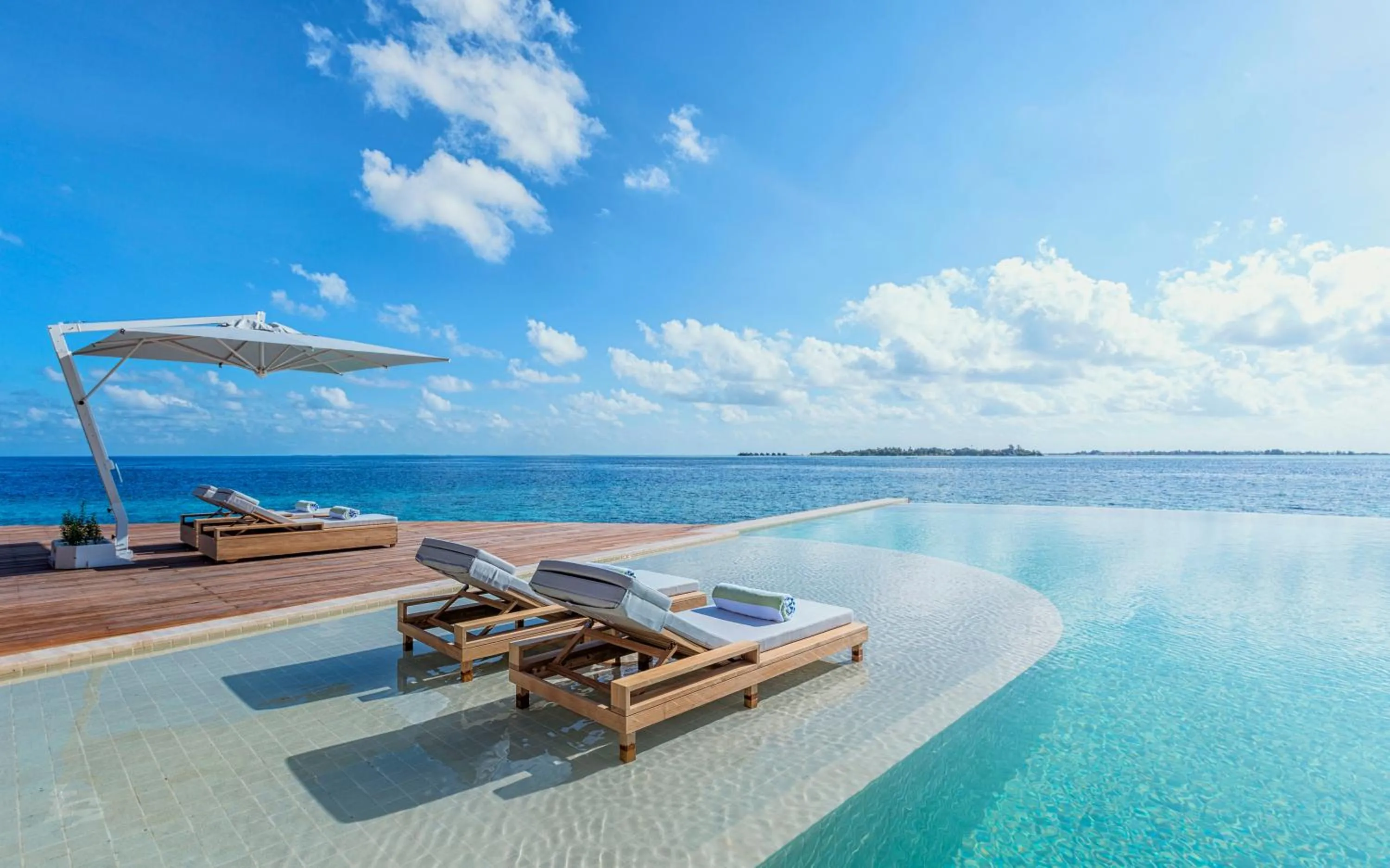 Pool view in Kudadoo Maldives Private Island – Luxury All inclusive