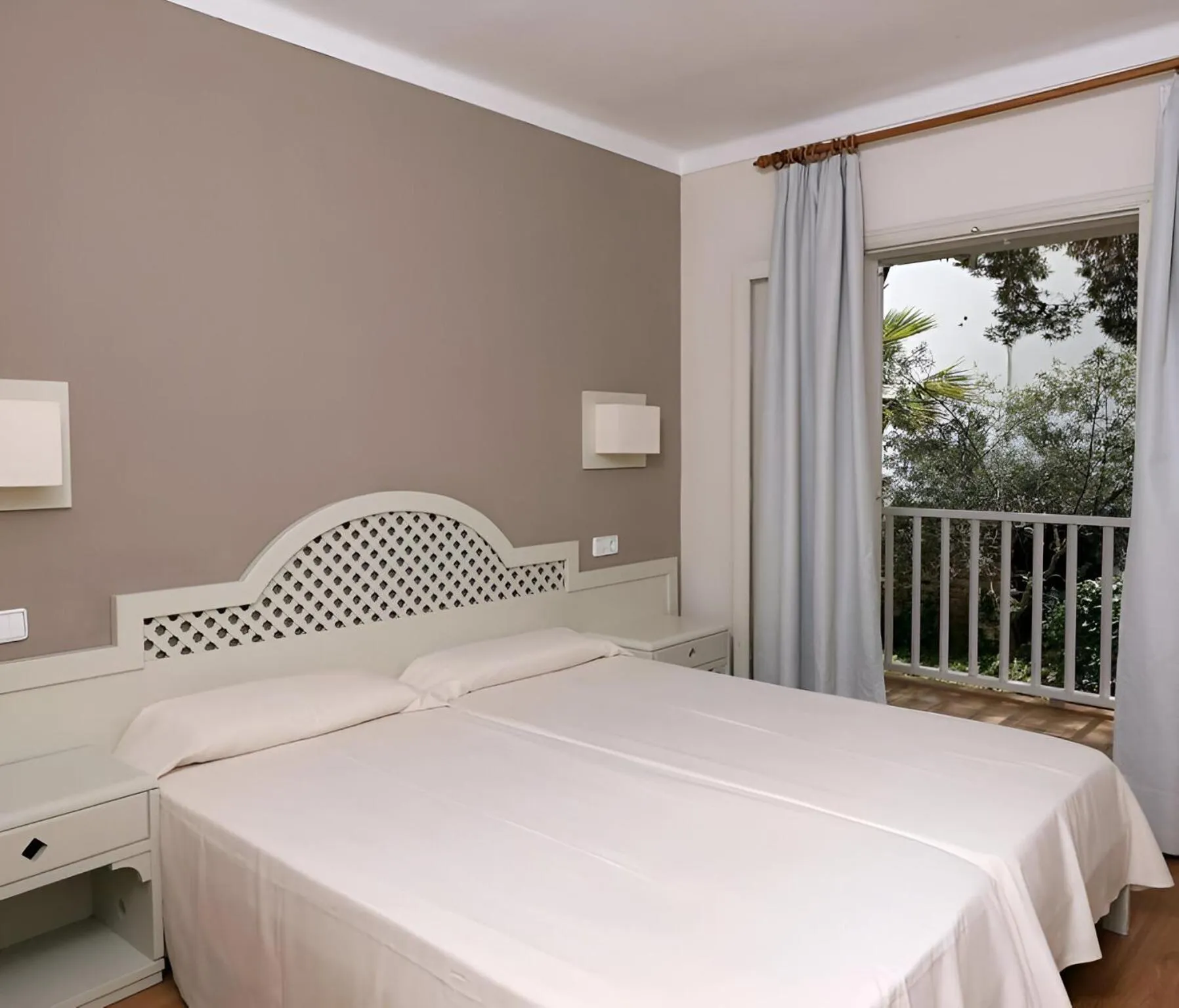 Bedroom, Bed in Hotel Club Es Talaial