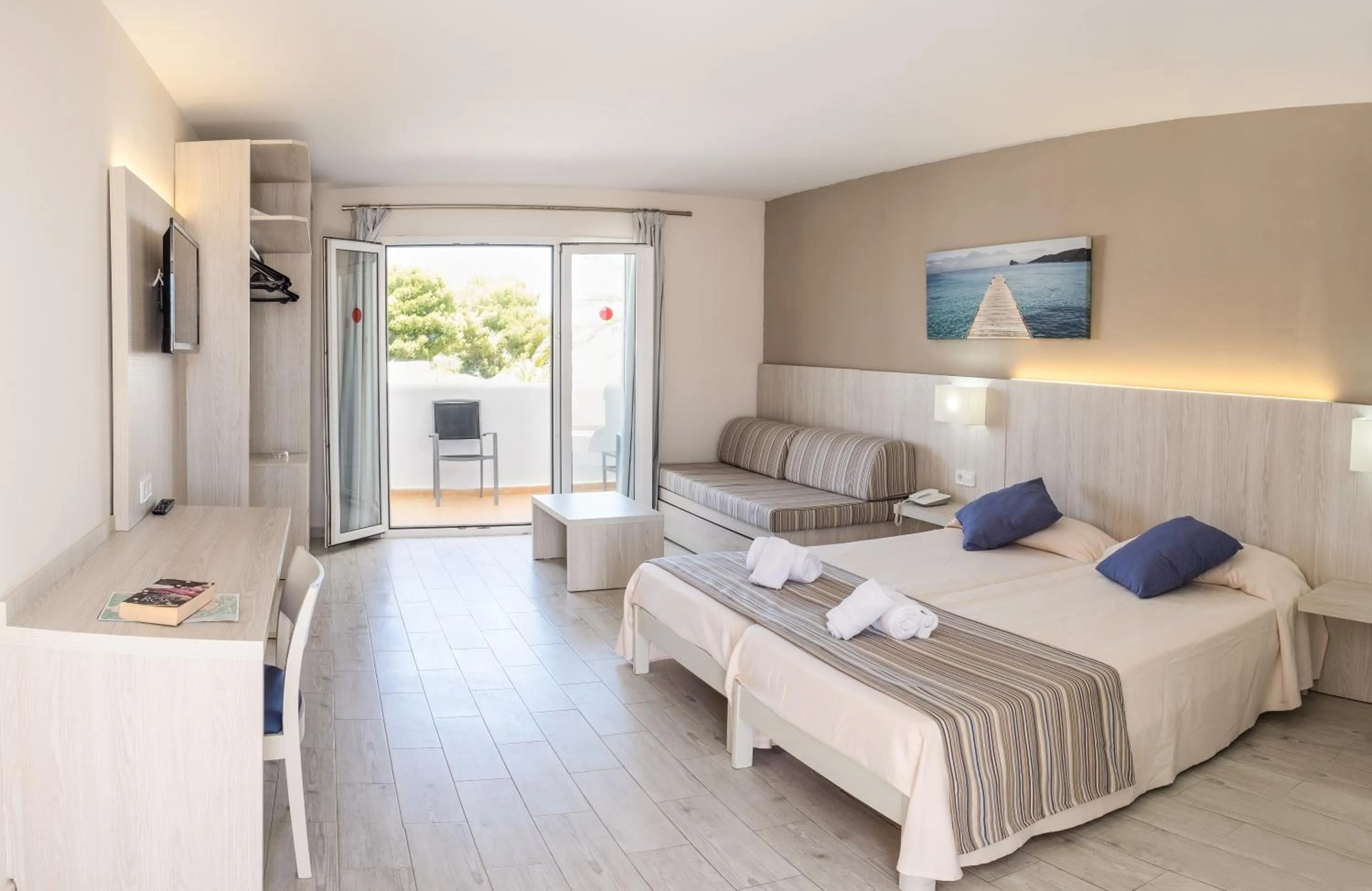 Photo of the whole room in Hotel Club Es Talaial