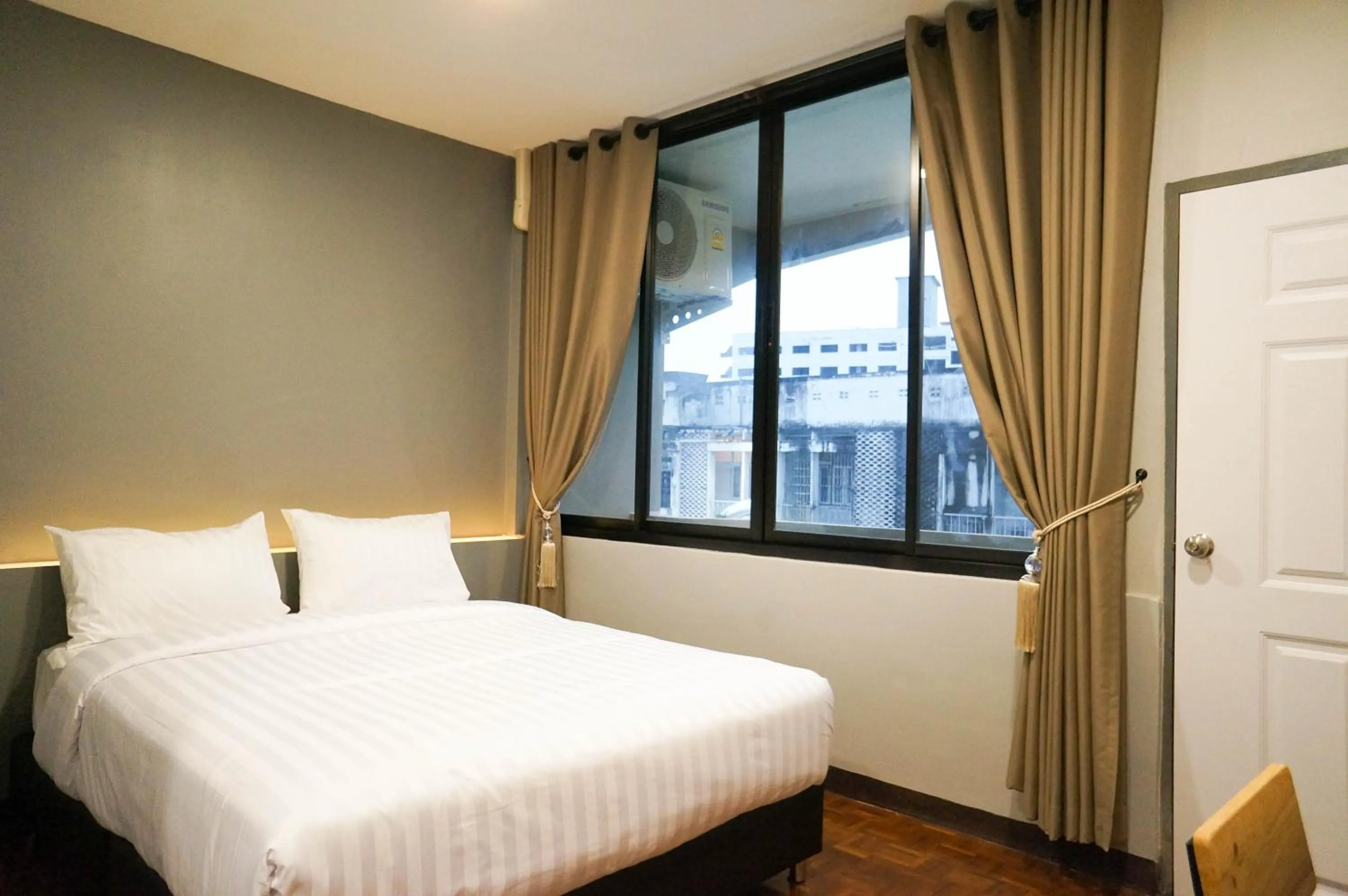 Bed in Lux Rooms Night Bazaar