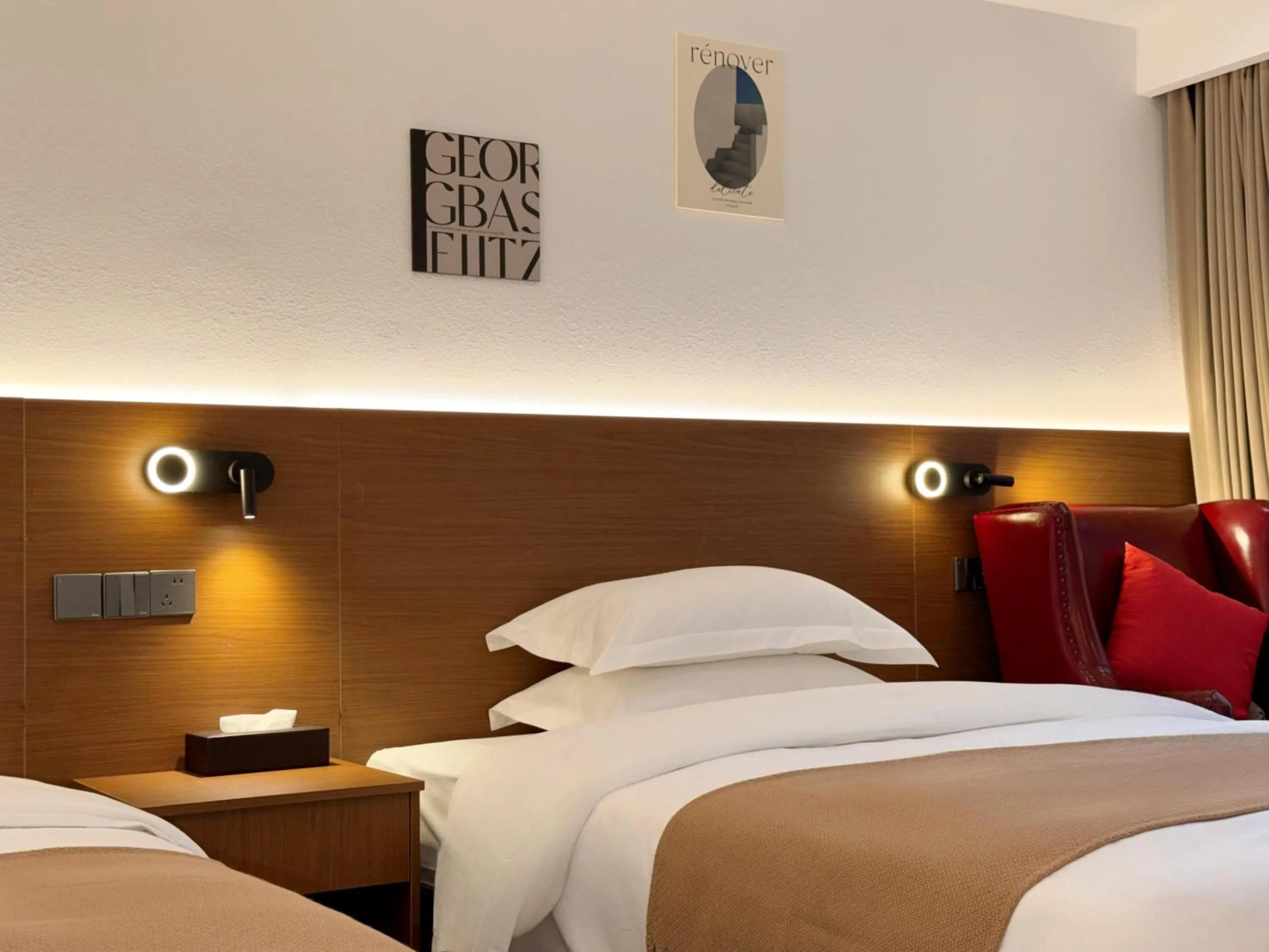 Bed in Li River Resort Villa Hotel