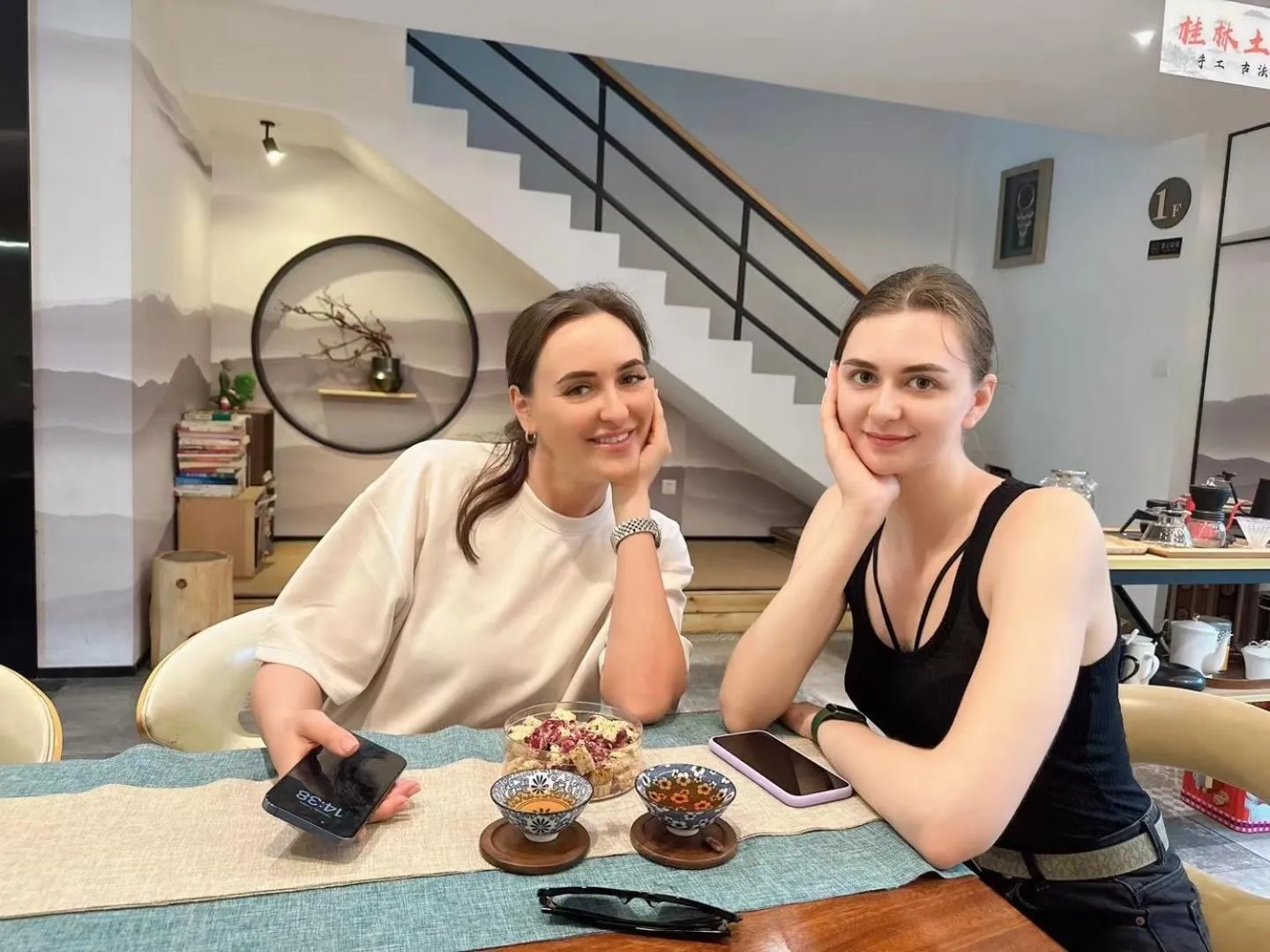 People in Li River Resort Villa Hotel