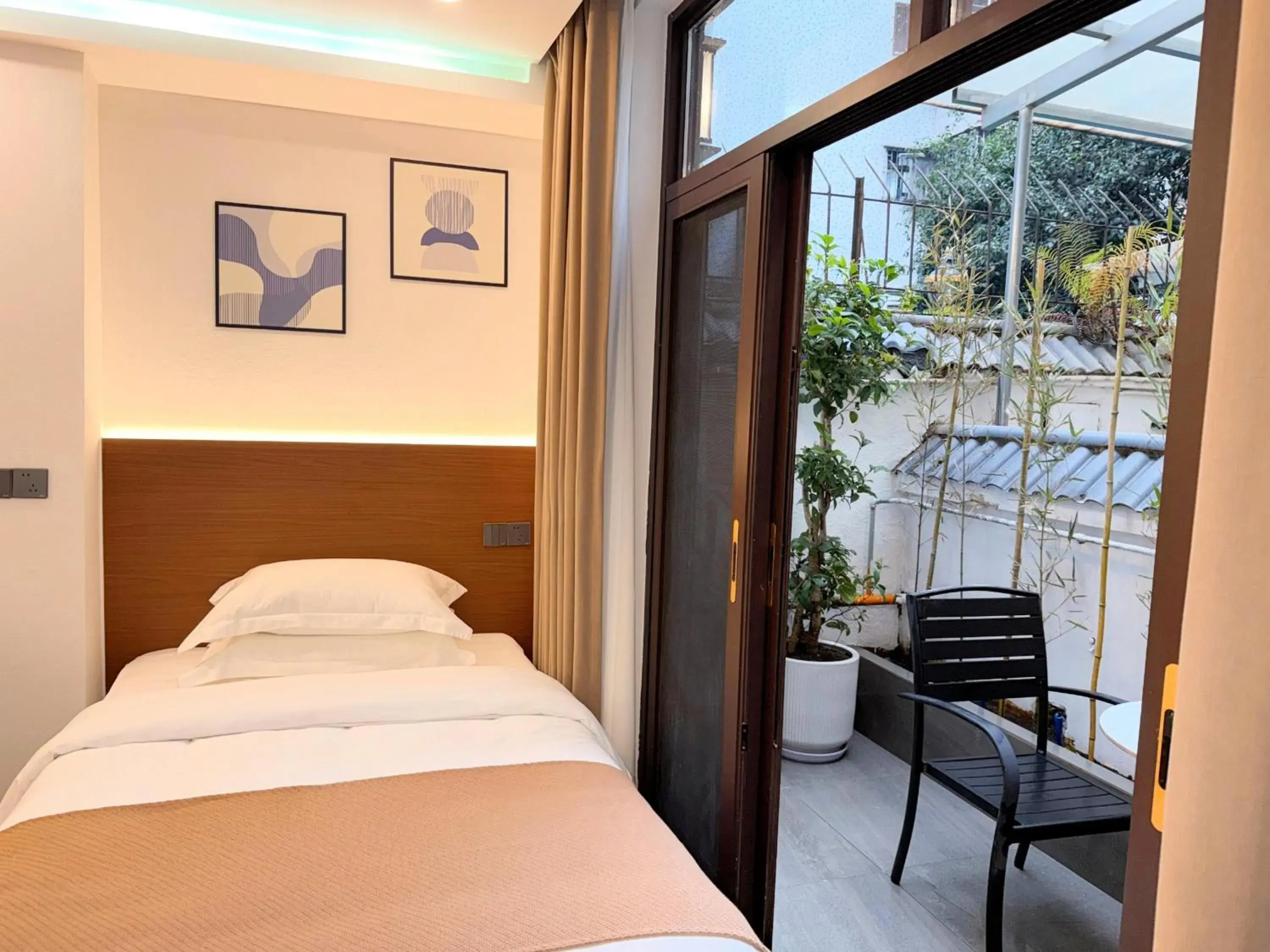 Twin Room with Garden View in Li River Resort Villa Hotel Twin Room with Garden View in Li River Resort Villa Hotel