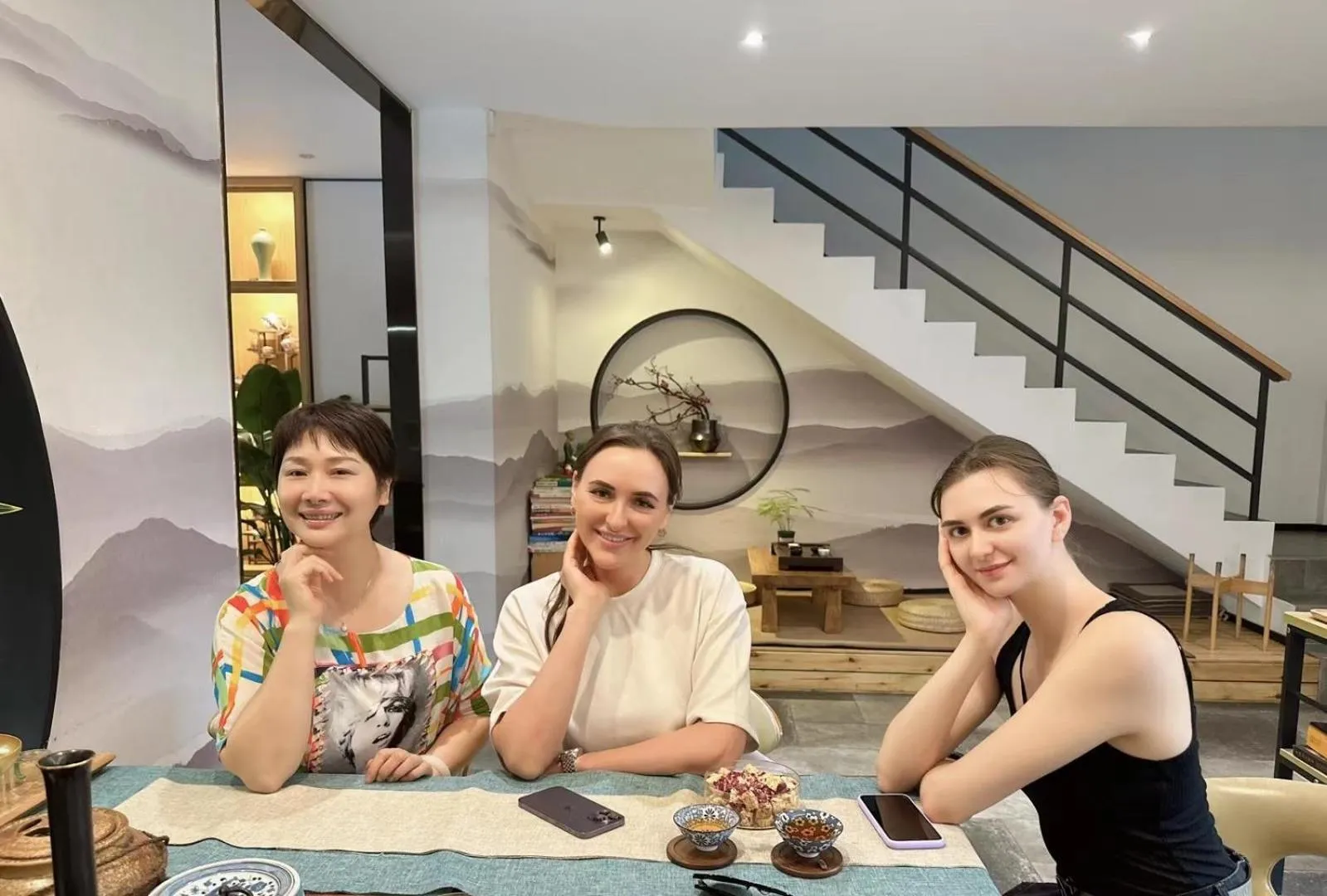 People in Li River Resort Villa Hotel