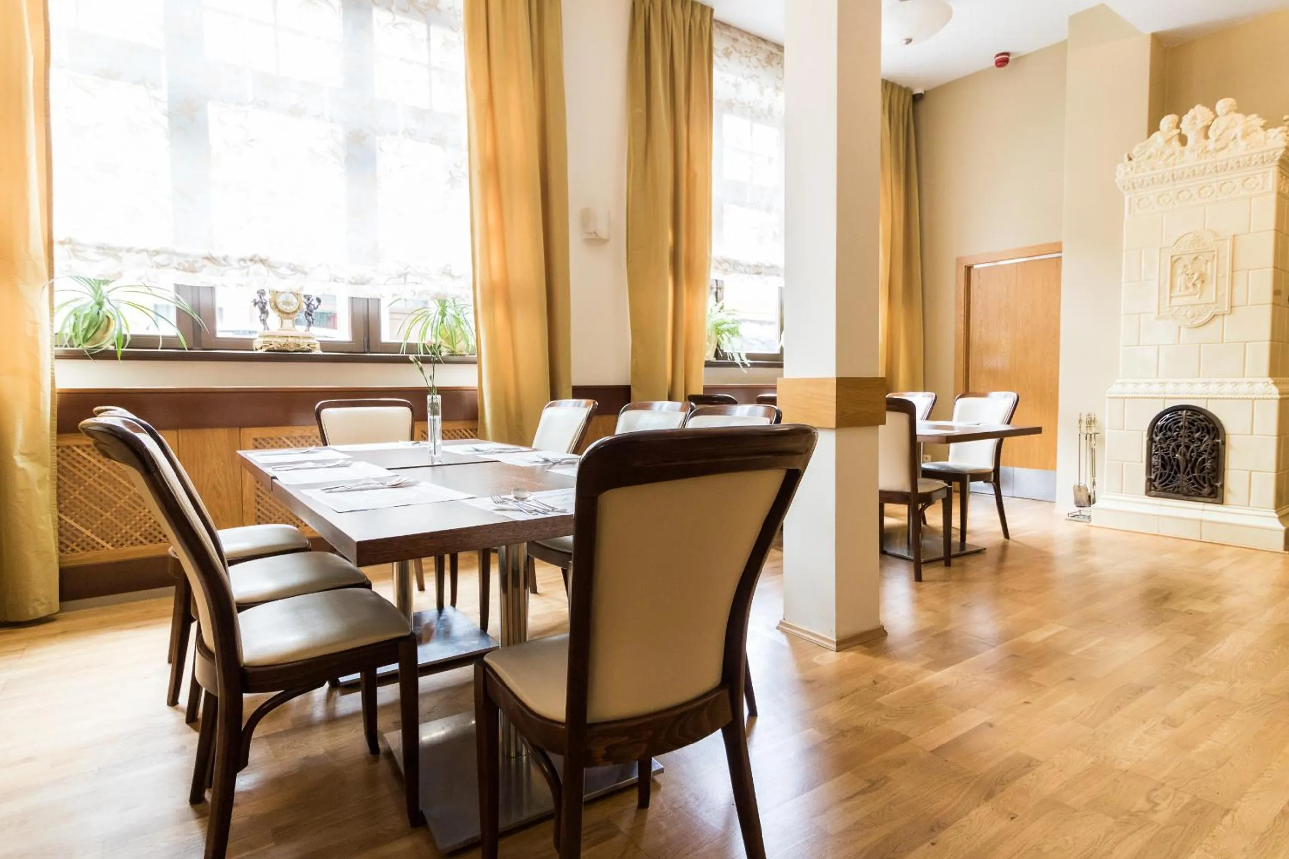 Restaurant/places to eat in Hotel Vabank