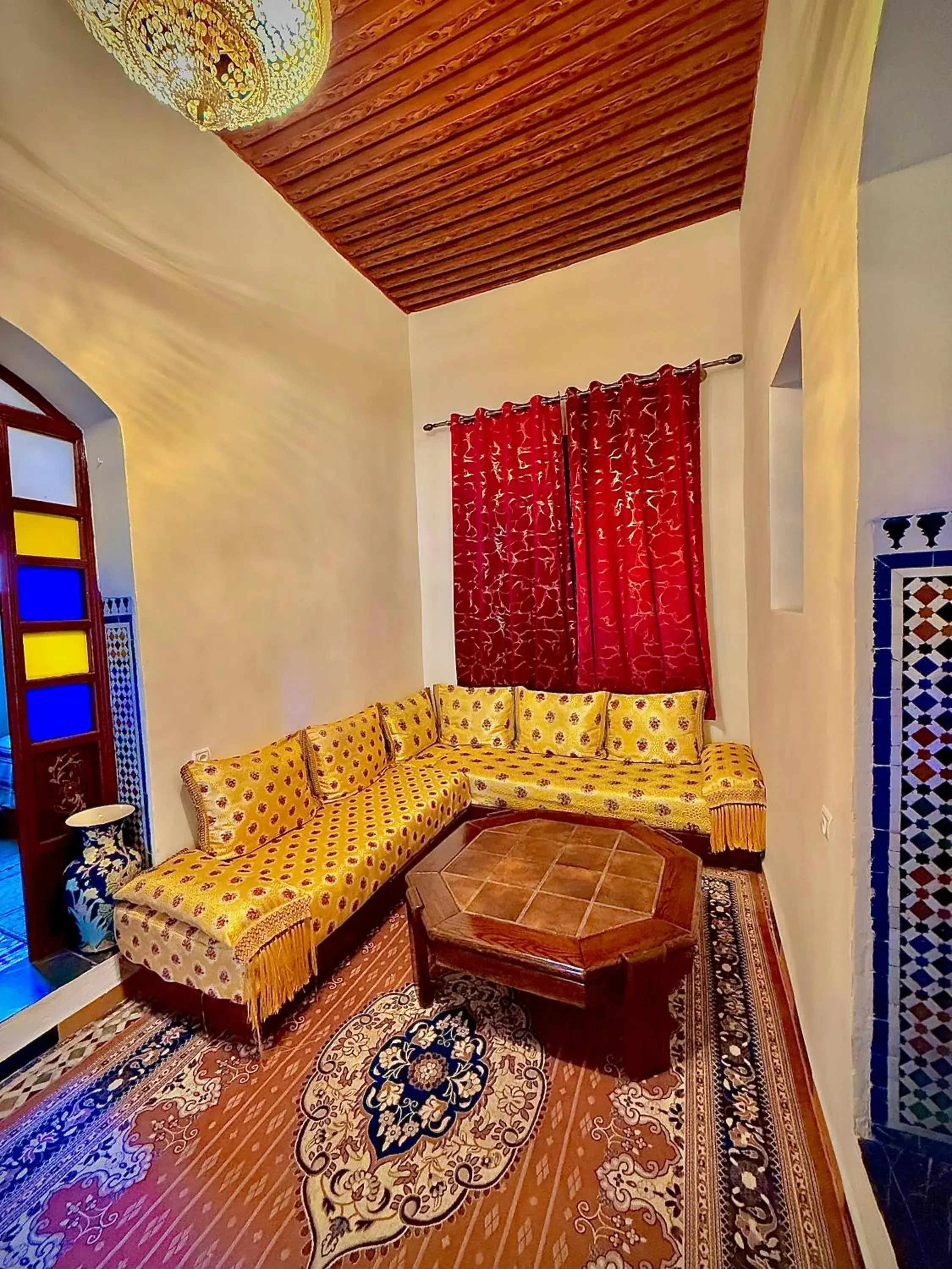 LE BEAU NARCISSE in Riad Dar FES 12 century luxury home LE BEAU NARCISSE in Riad Dar FES 12 century luxury home