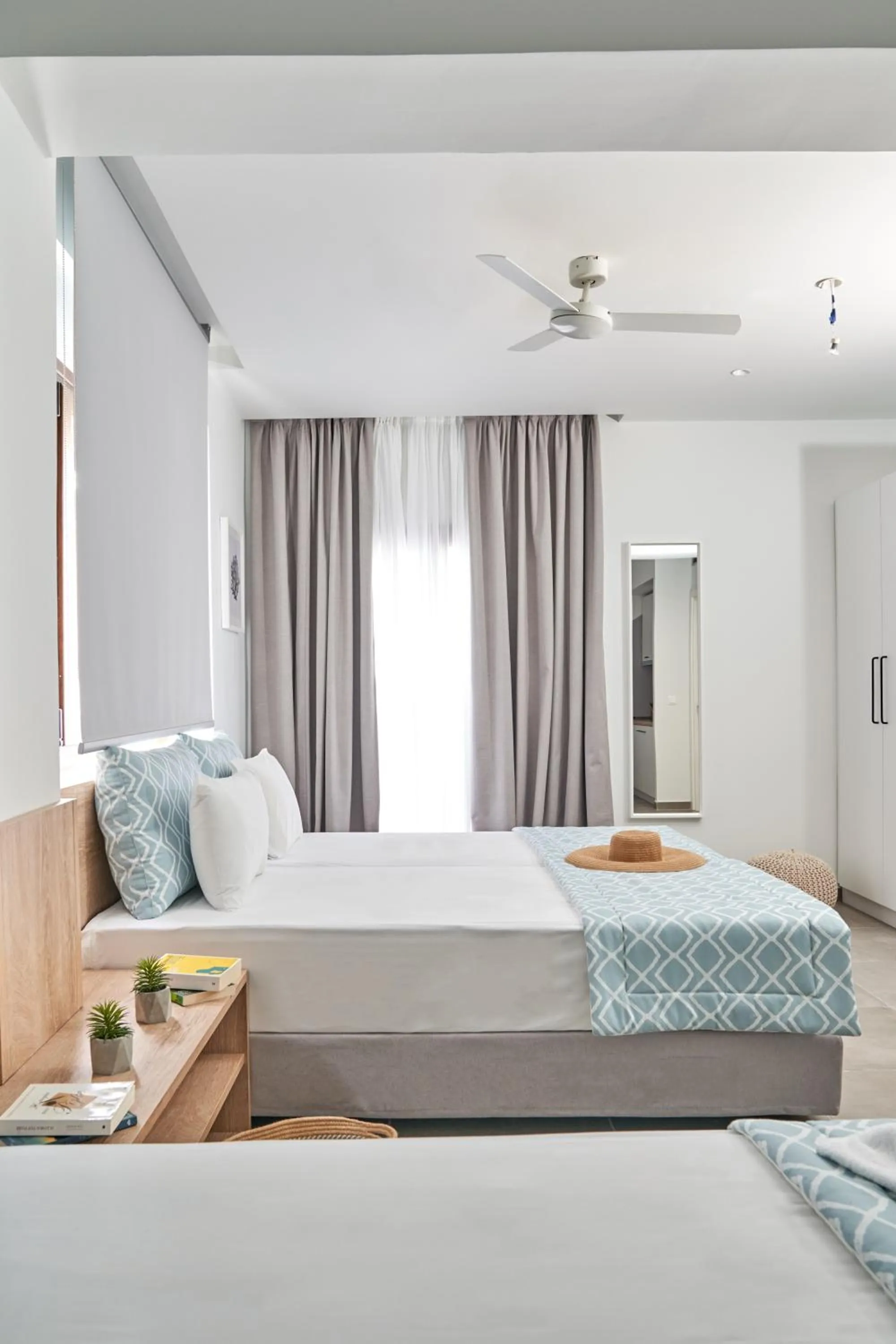 Photo of the whole room, Bed in Mougre studios