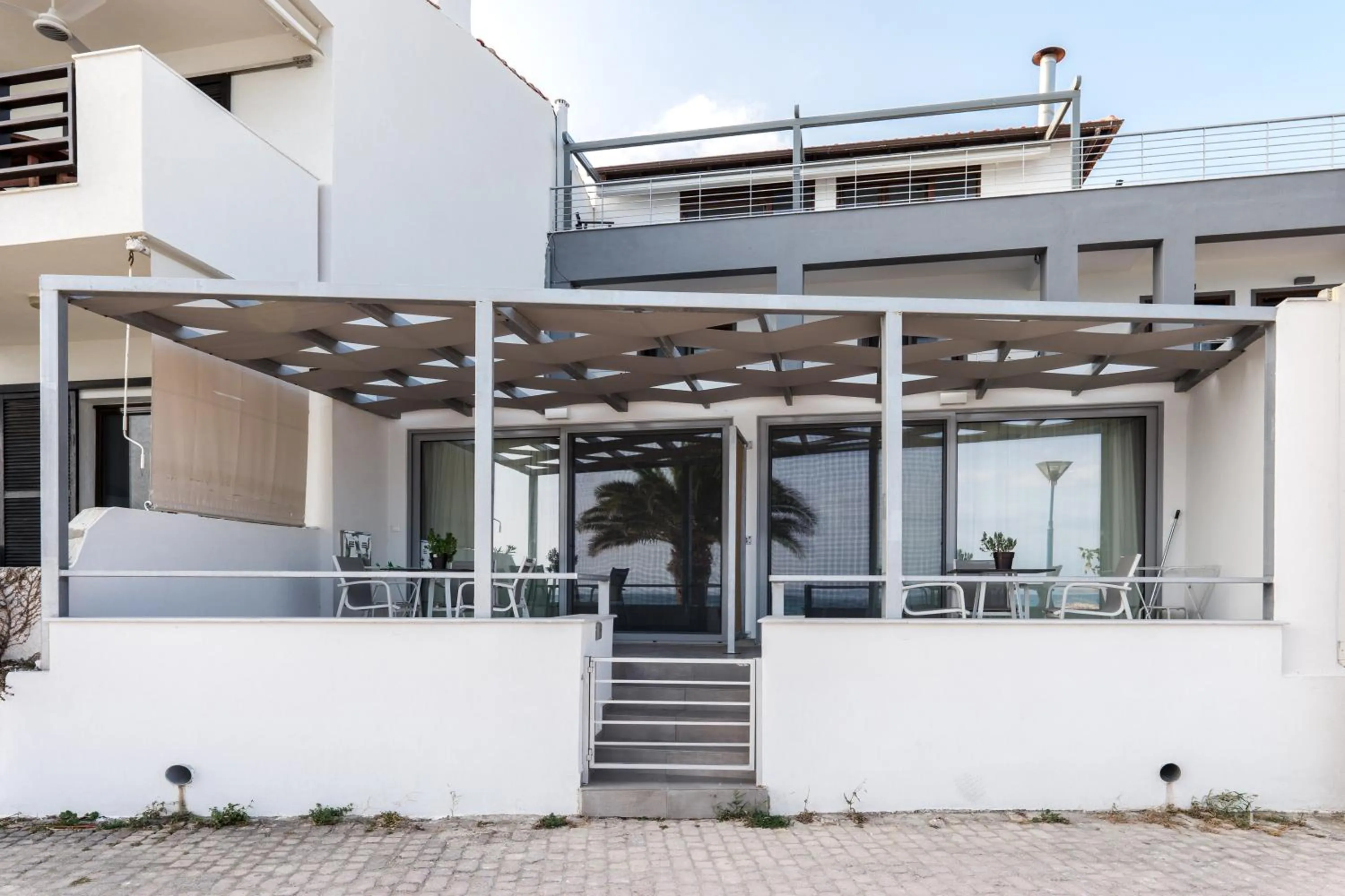 Facade/entrance in Mougre studios