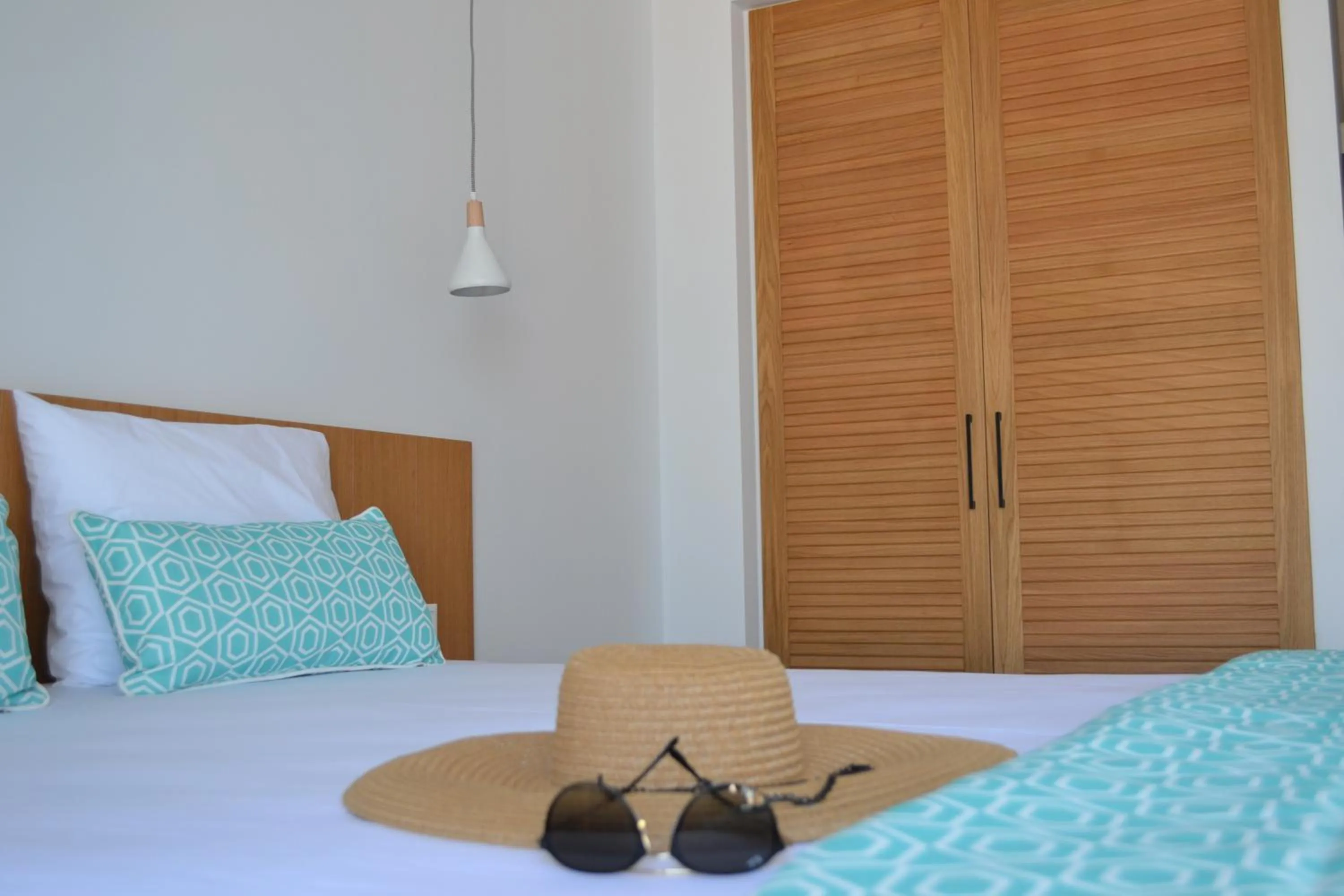 Photo of the whole room, Bed in Mougre studios