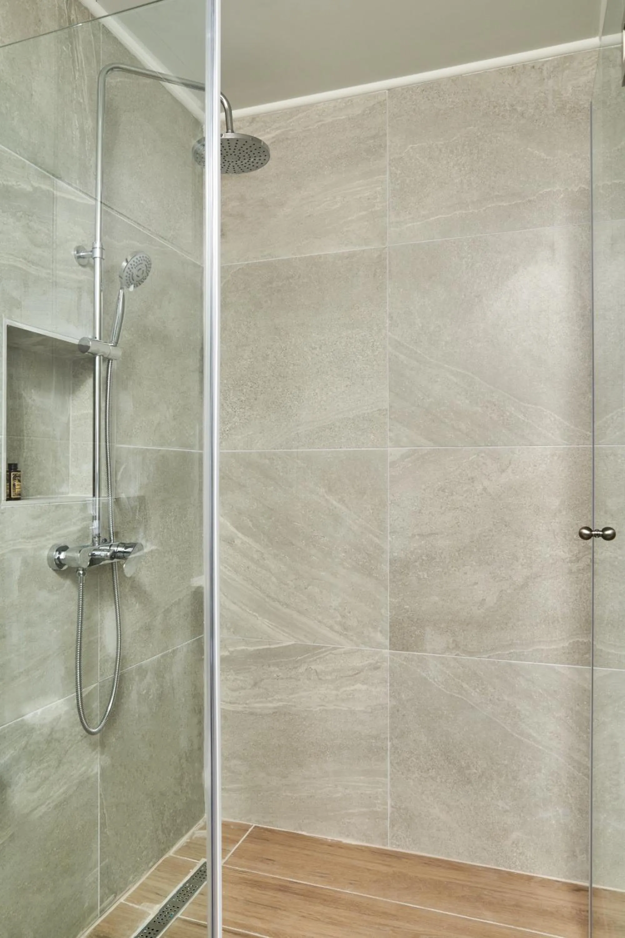 Shower in Mougre studios