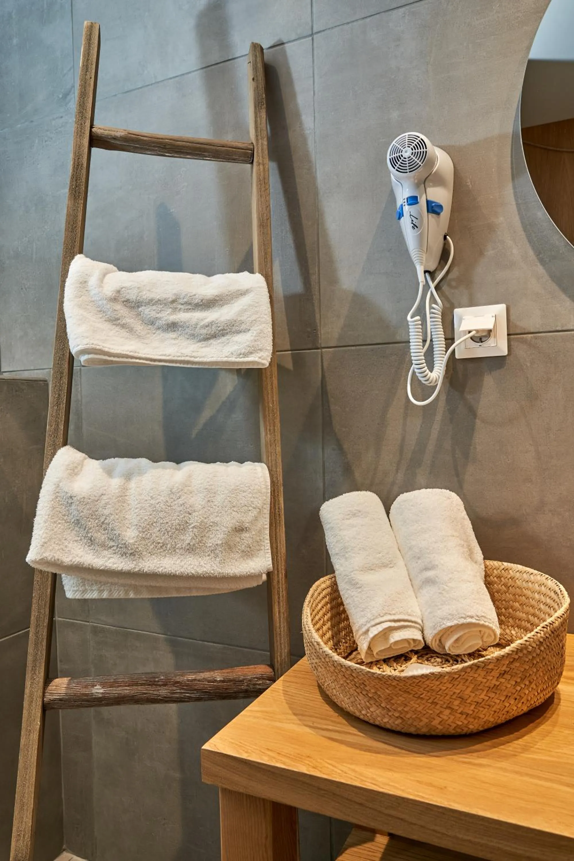 Bathroom, Bed in Mougre studios