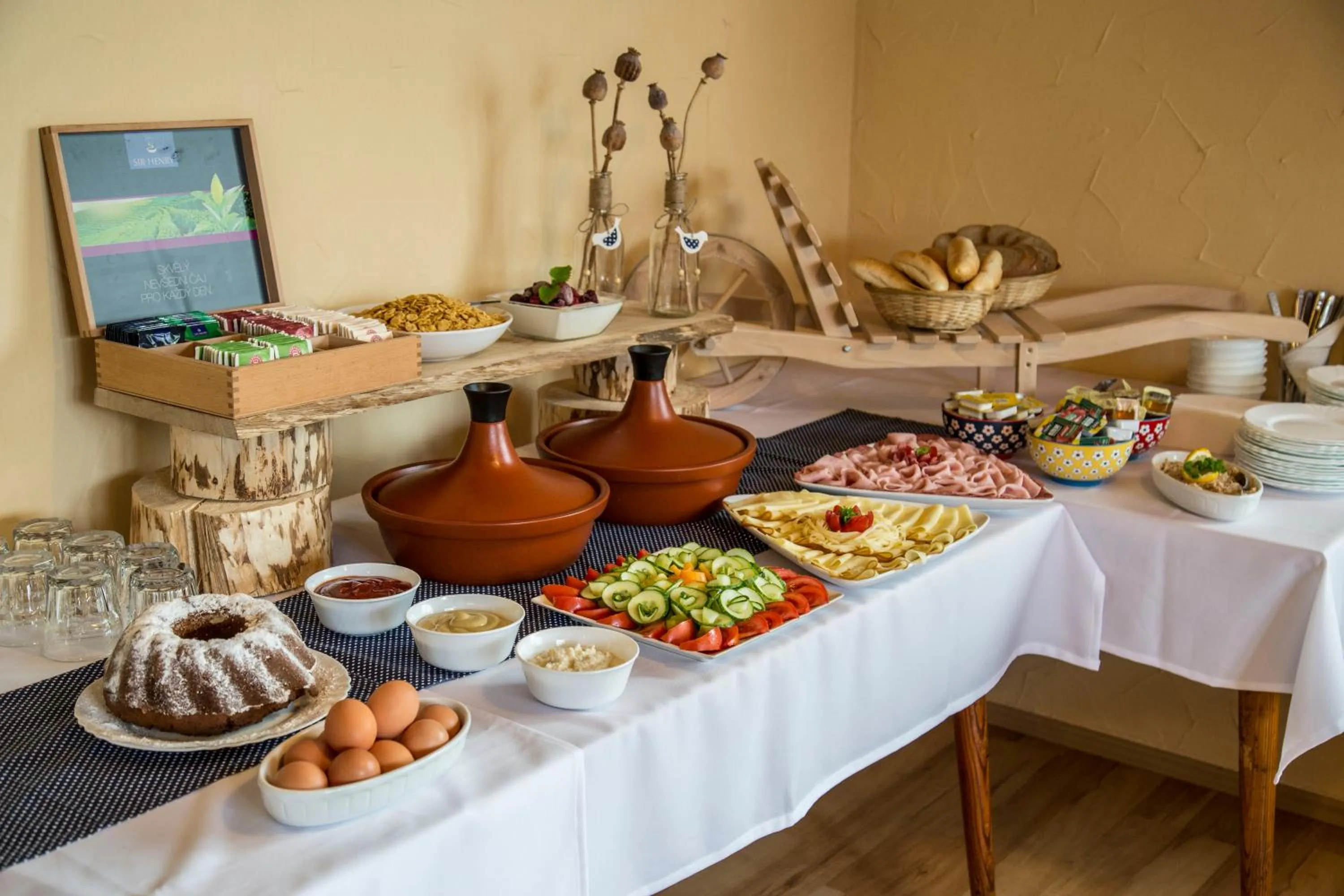 Buffet breakfast in Hotel Sirákov