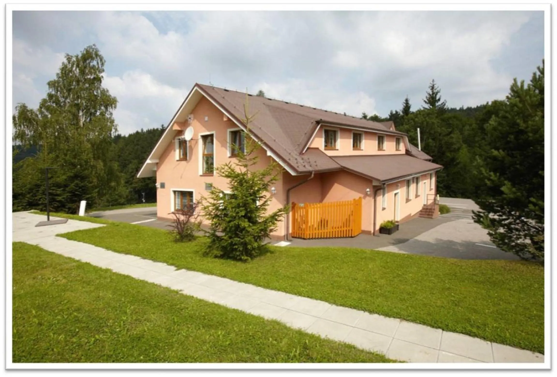 Summer in Hotel Sirákov