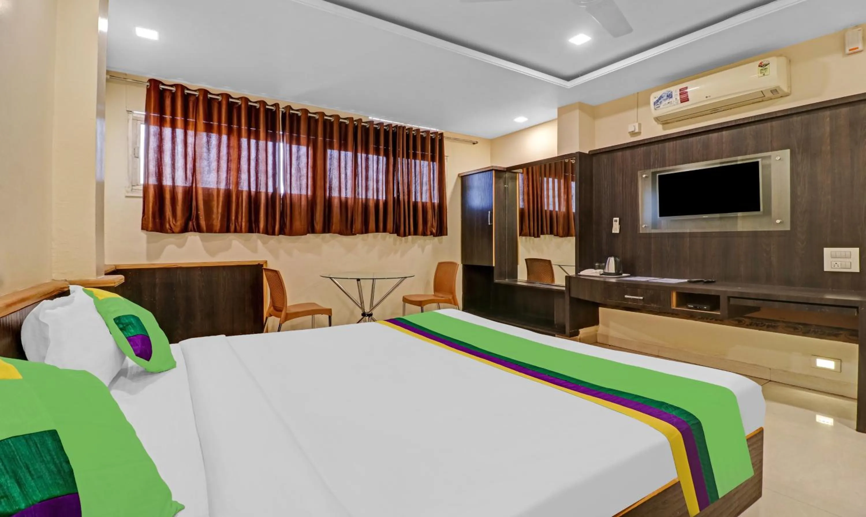 TV and multimedia in Treebo Surya Yatri Niwas