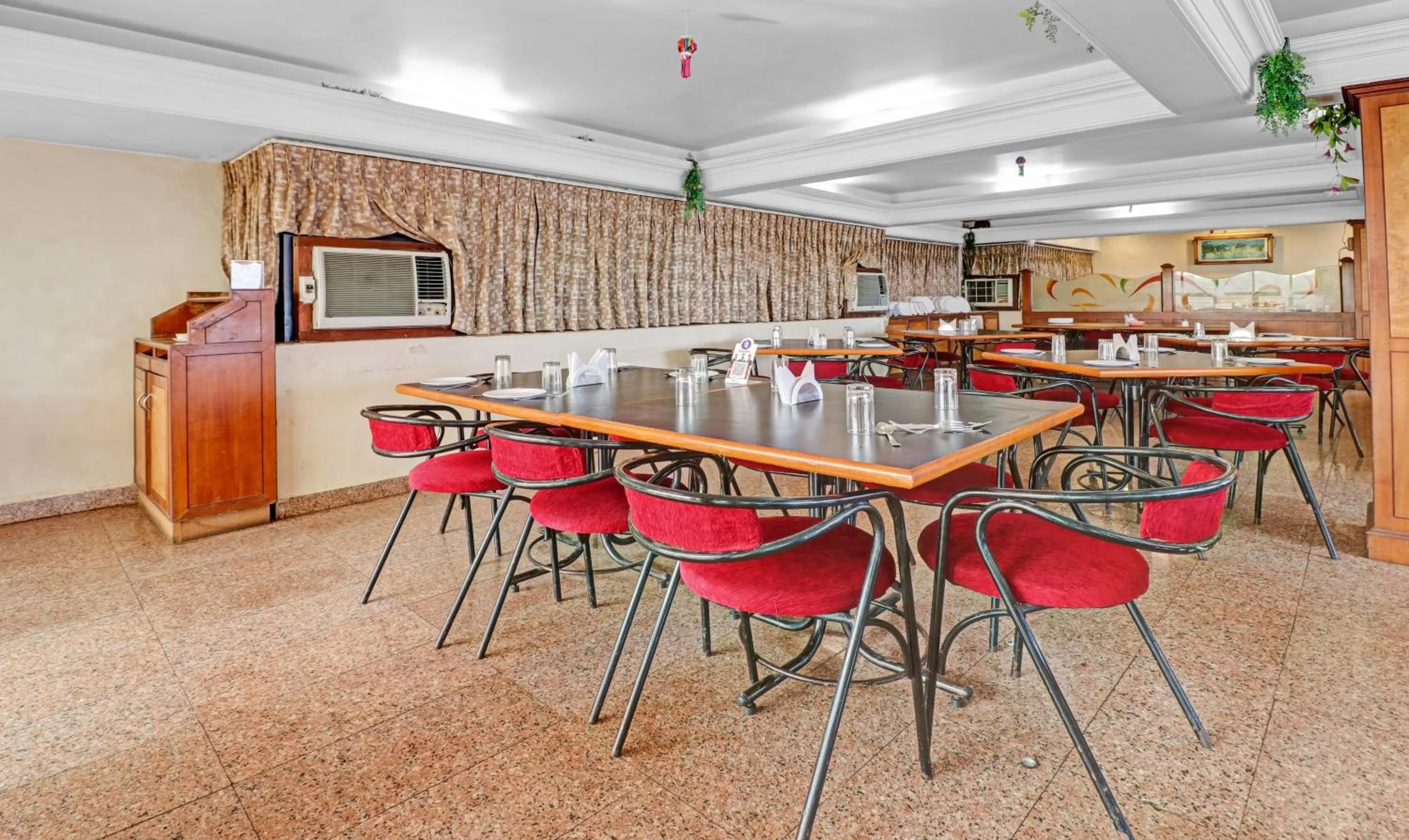 Restaurant/places to eat in Treebo Surya Yatri Niwas
