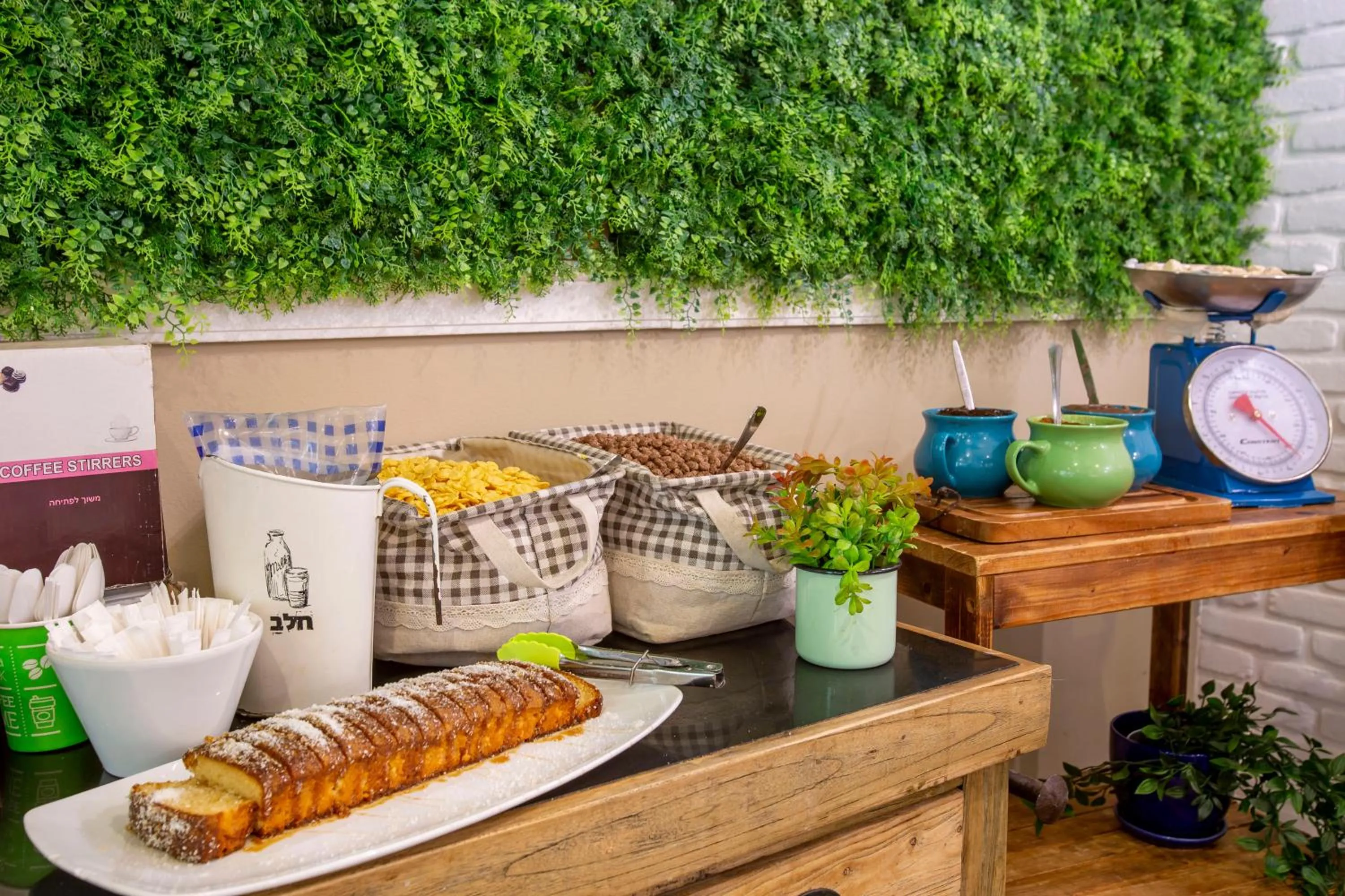 Food and drinks in Kibbutz Malkiya Travel Hotel