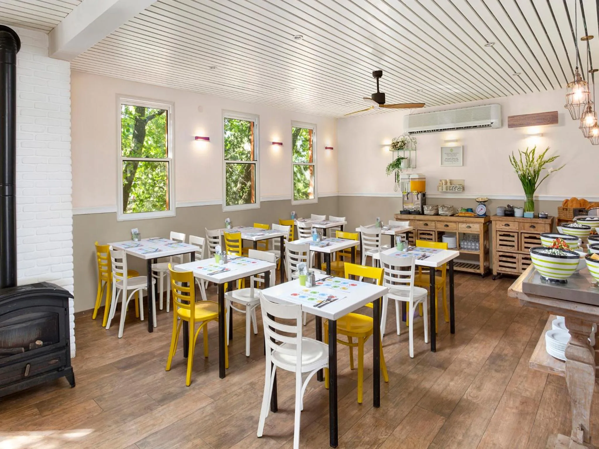 Restaurant/places to eat in Kibbutz Malkiya Travel Hotel