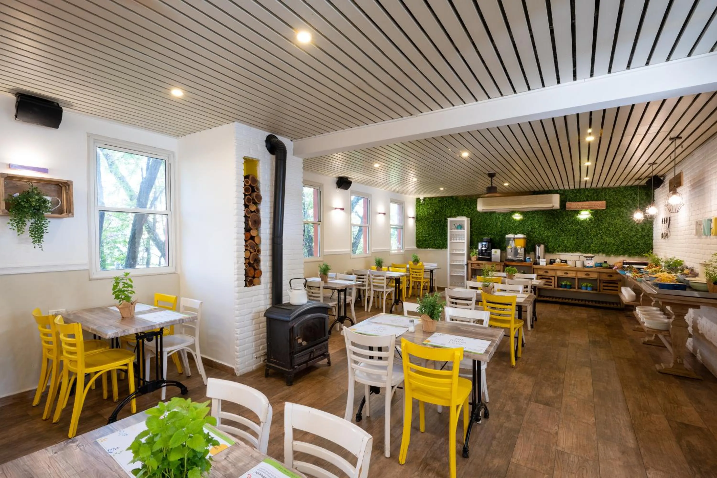 Restaurant/places to eat in Kibbutz Malkiya Travel Hotel