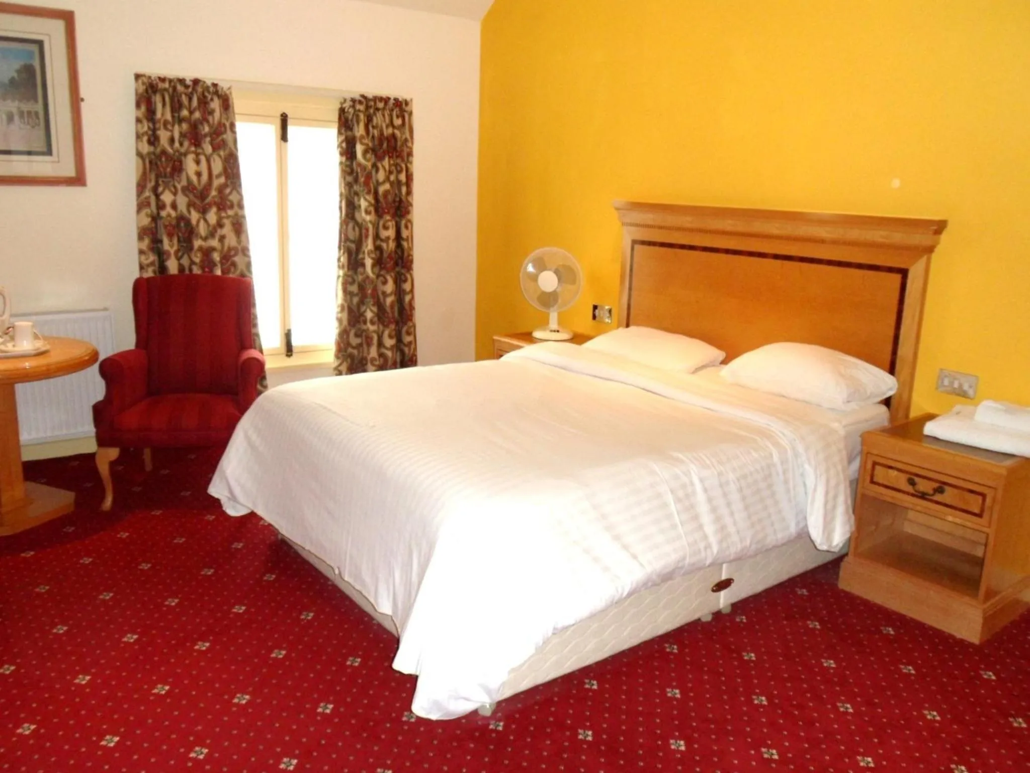 Bed in Three Queens Hotel