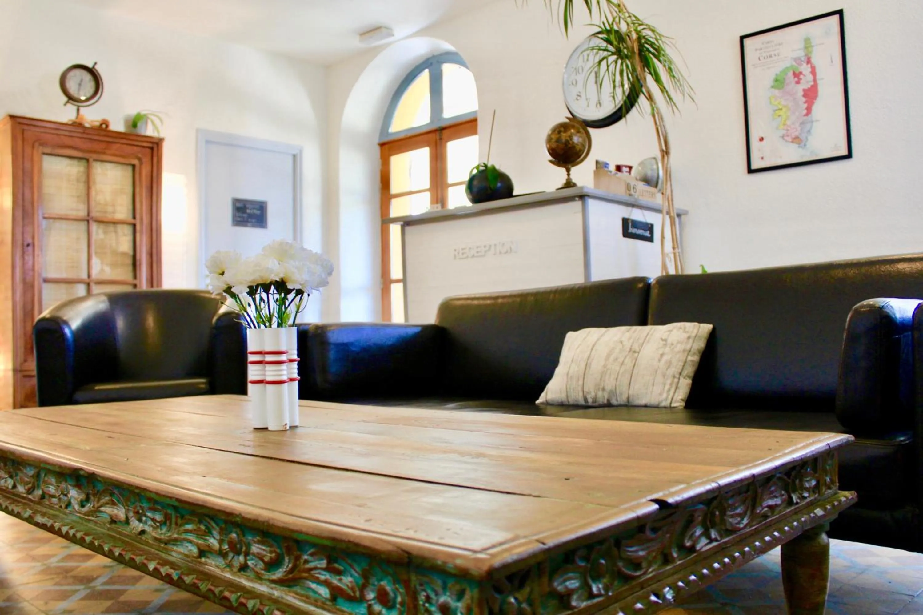 Communal lounge/ TV room in Gîte du Chalet Pietri
