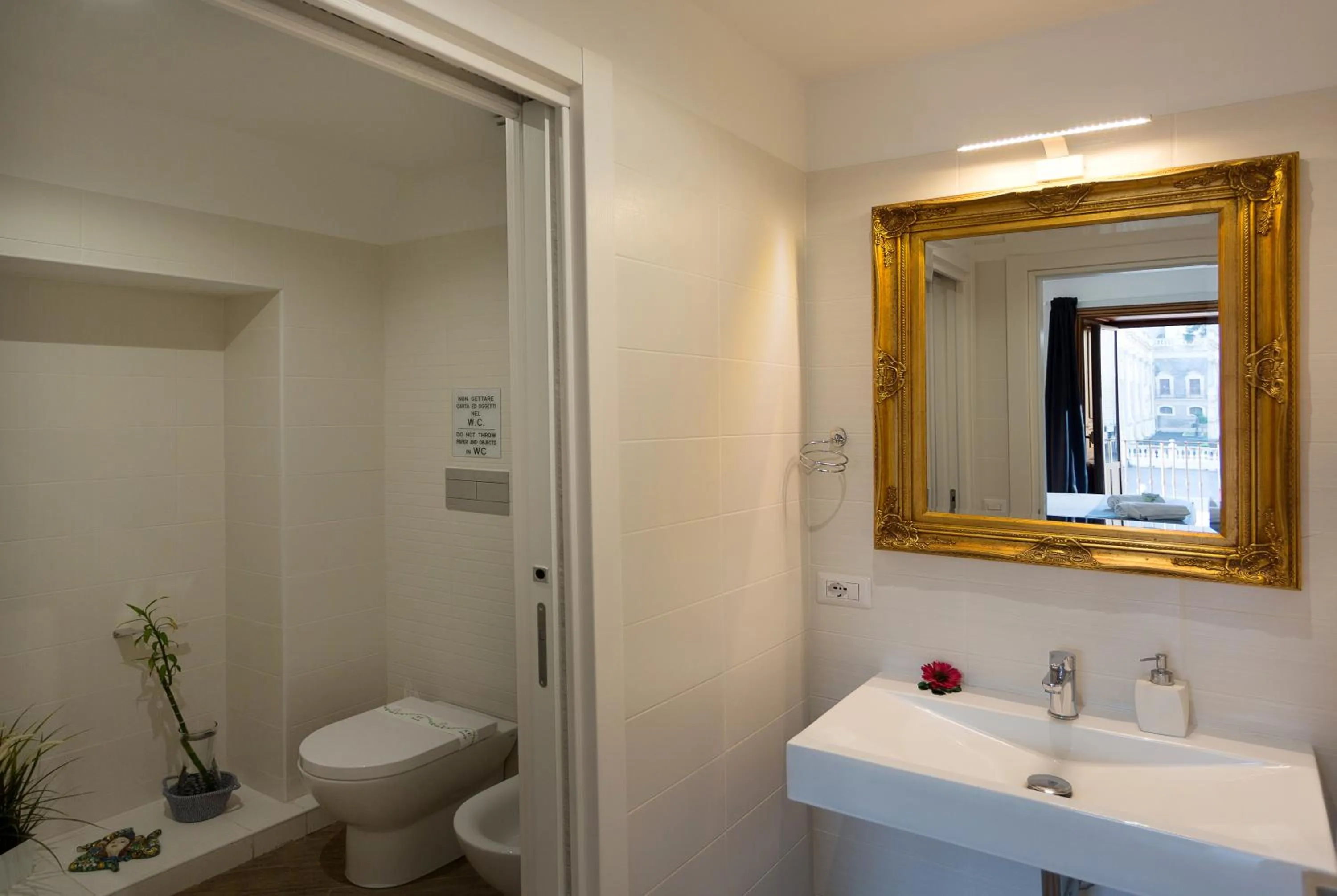 Bathroom in Le Suites Del Duomo House