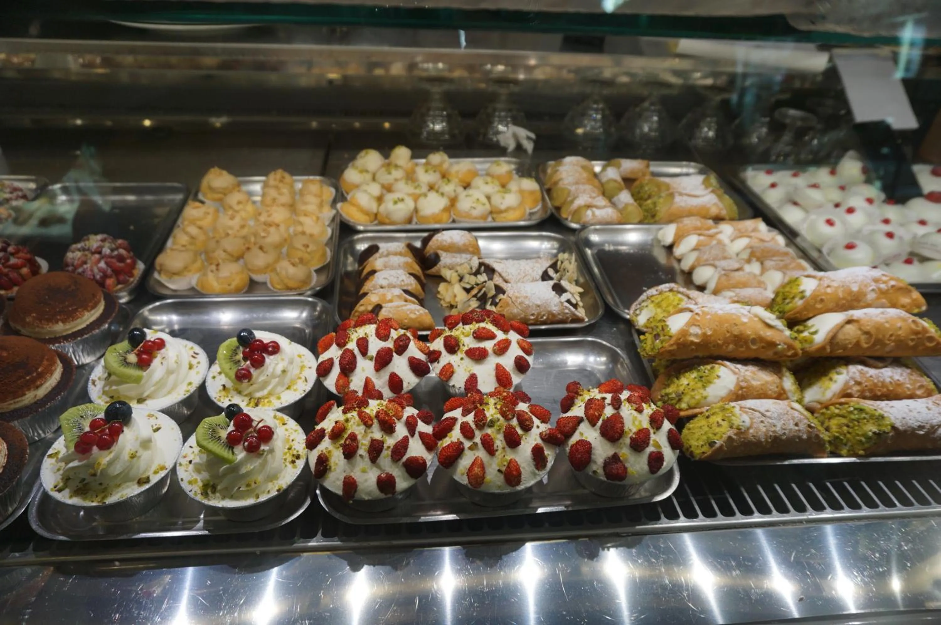 Restaurant/places to eat in Le Suites Del Duomo House