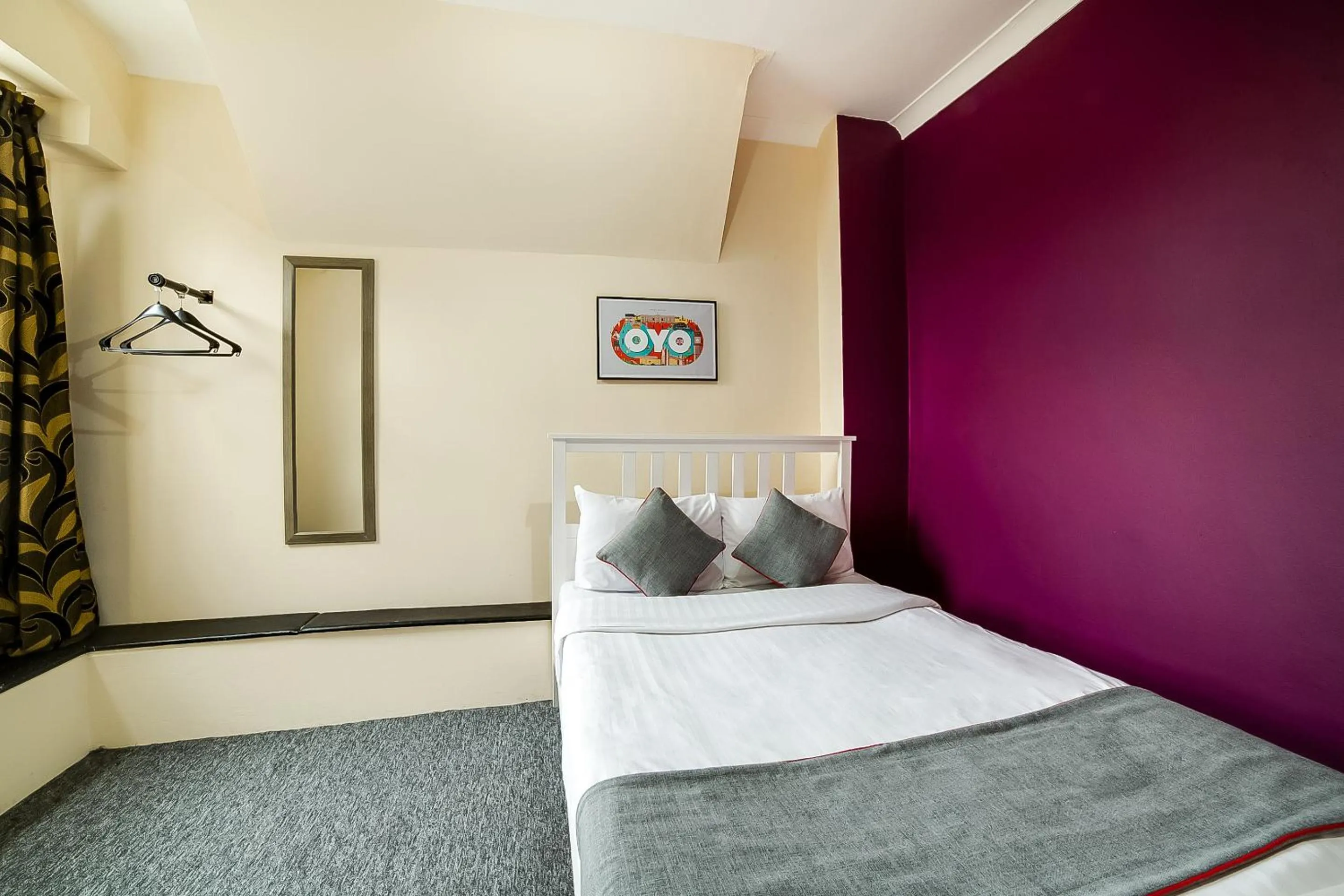 Bed in Stratford Hotel