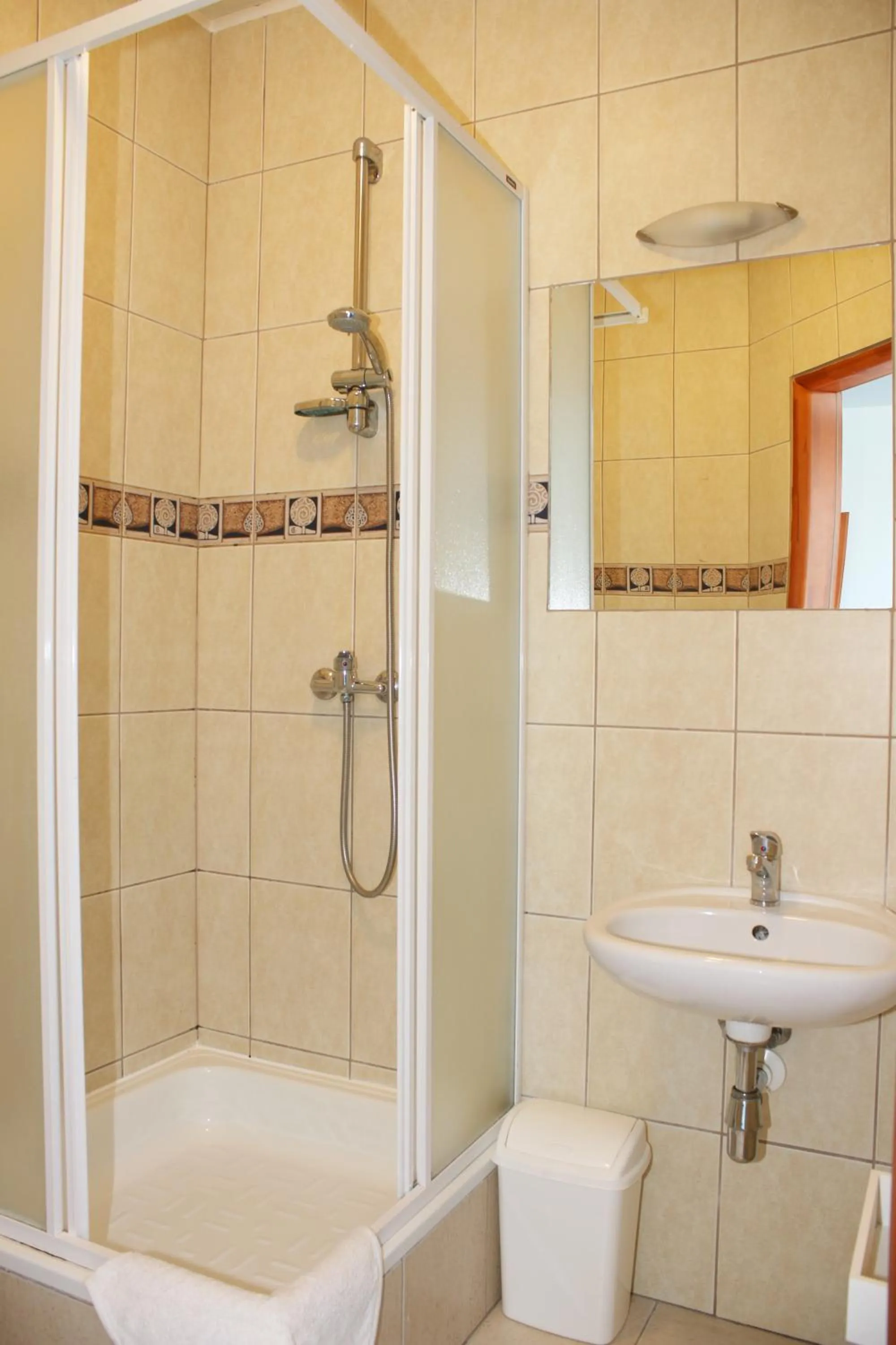 Shower in Słoneczny Dom pokoje i apartament na wynajem