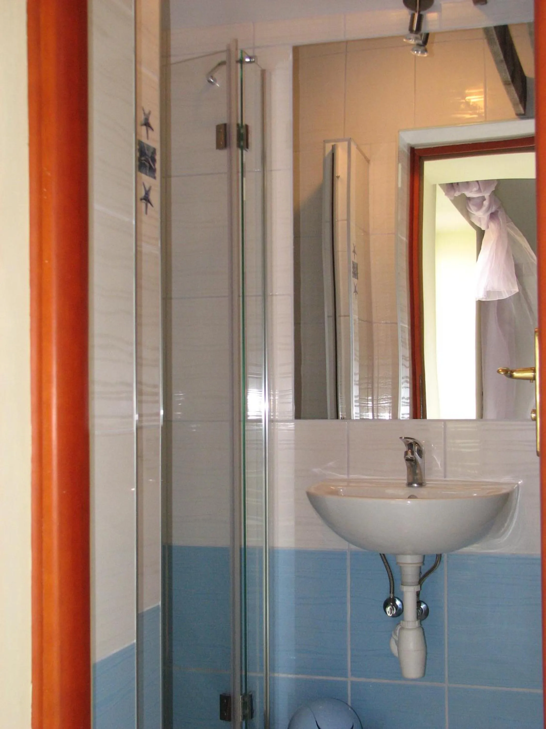 Shower in Słoneczny Dom pokoje i apartament na wynajem