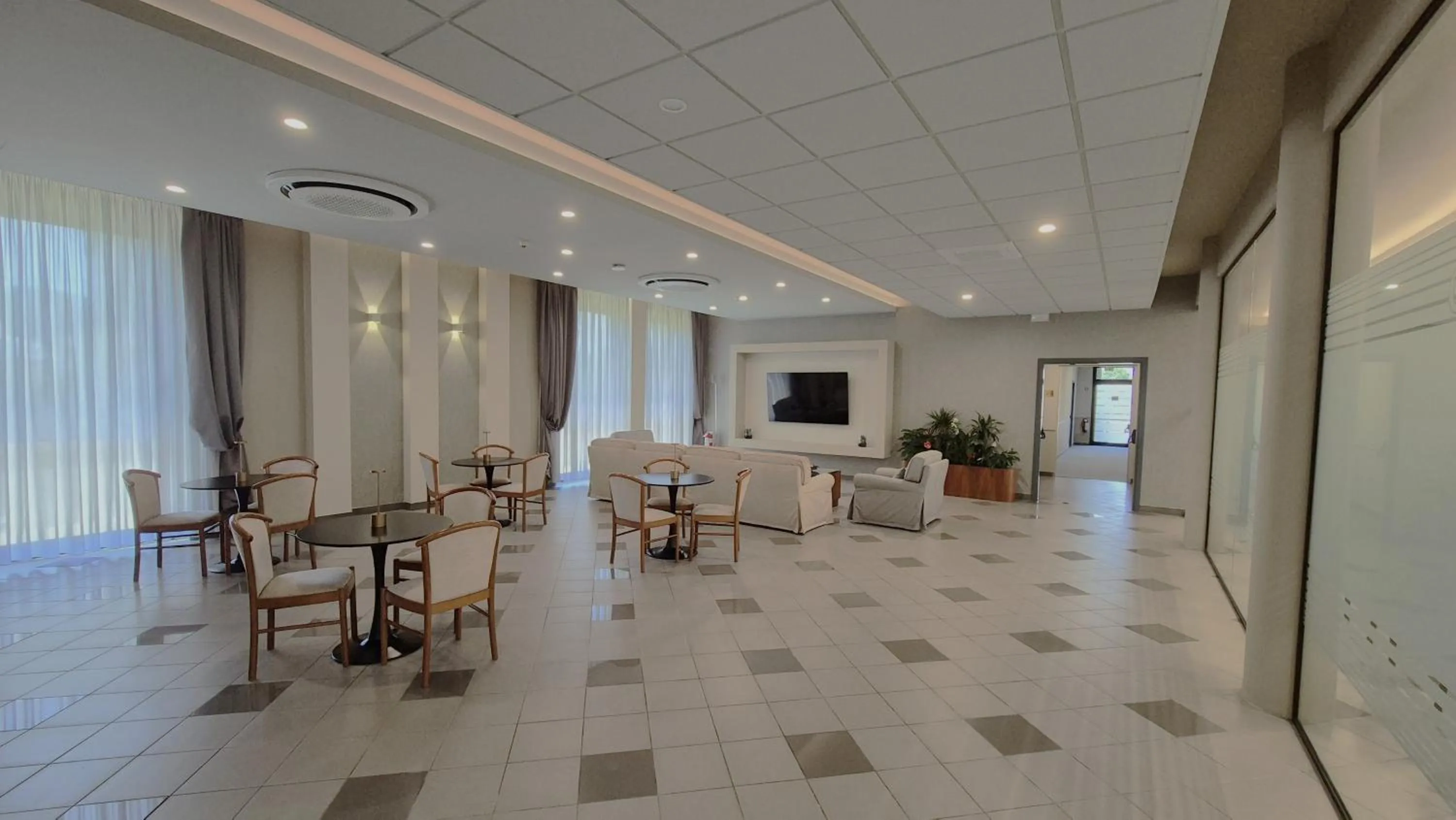 Communal lounge/ TV room in Hotel Le Cerbaie