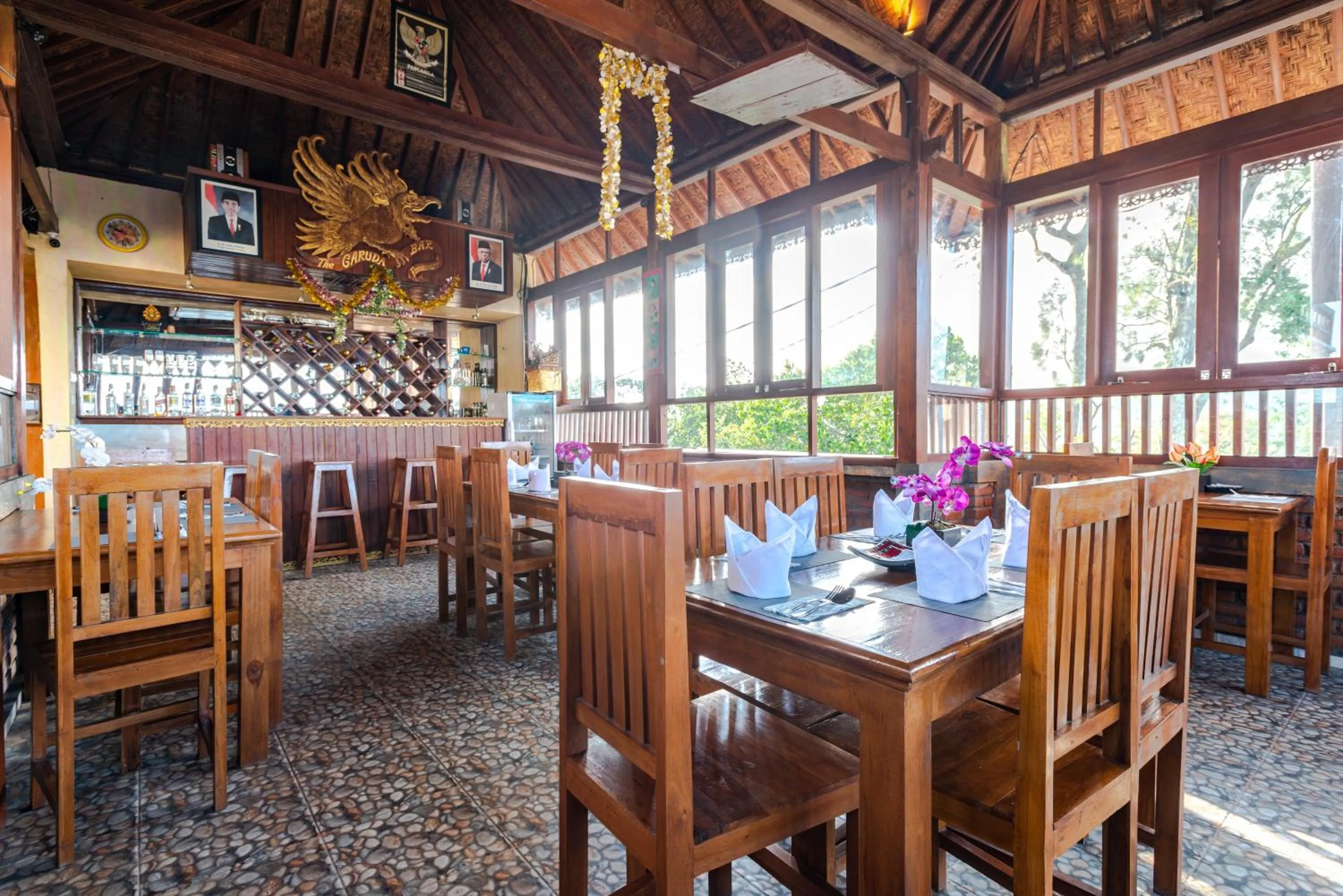 Restaurant/places to eat in The Garuda Villa and Restaurant