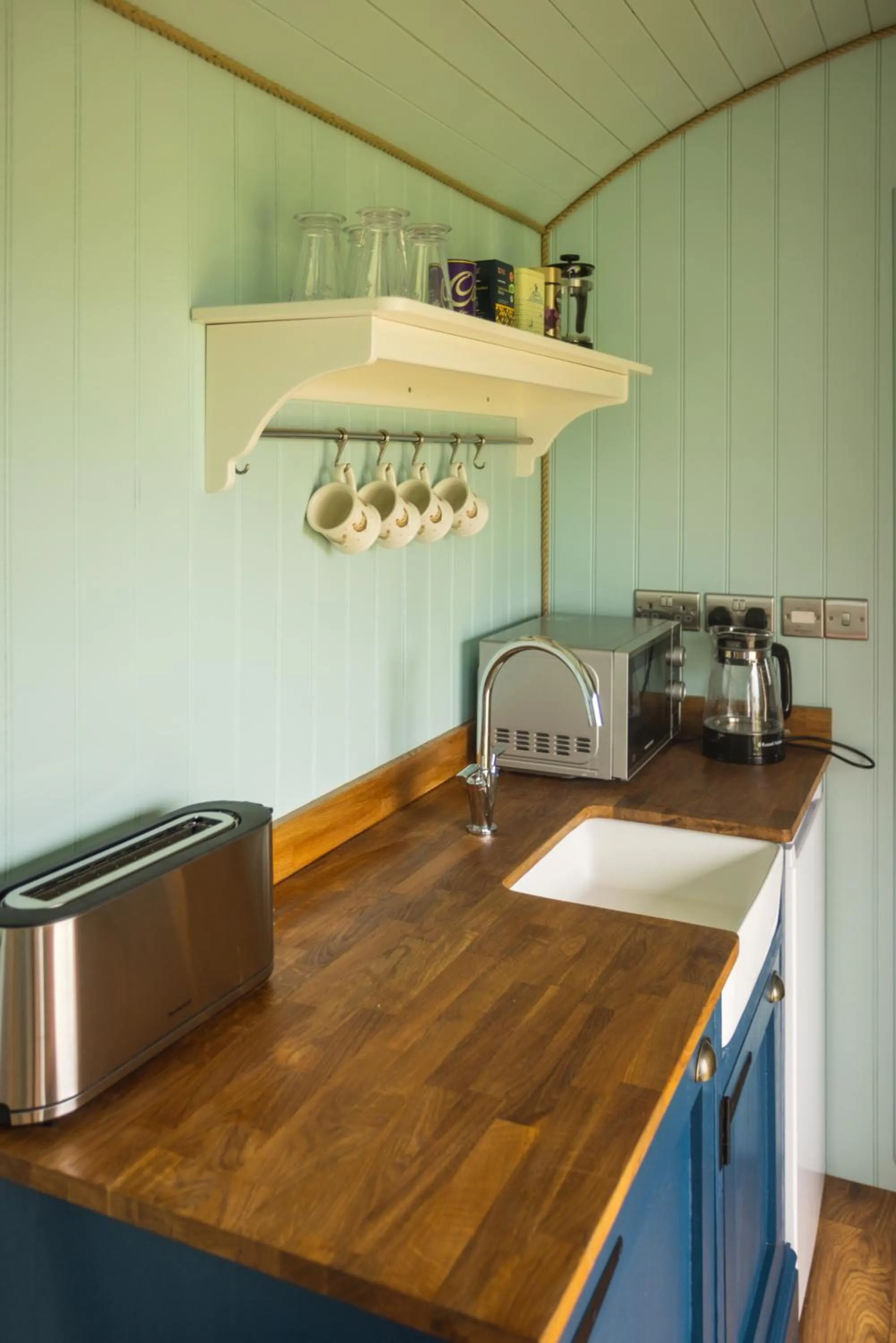 Kitchen or kitchenette in Mulsford Cottage