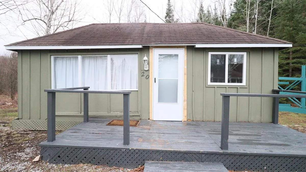 Algonquin Lakeside Inn