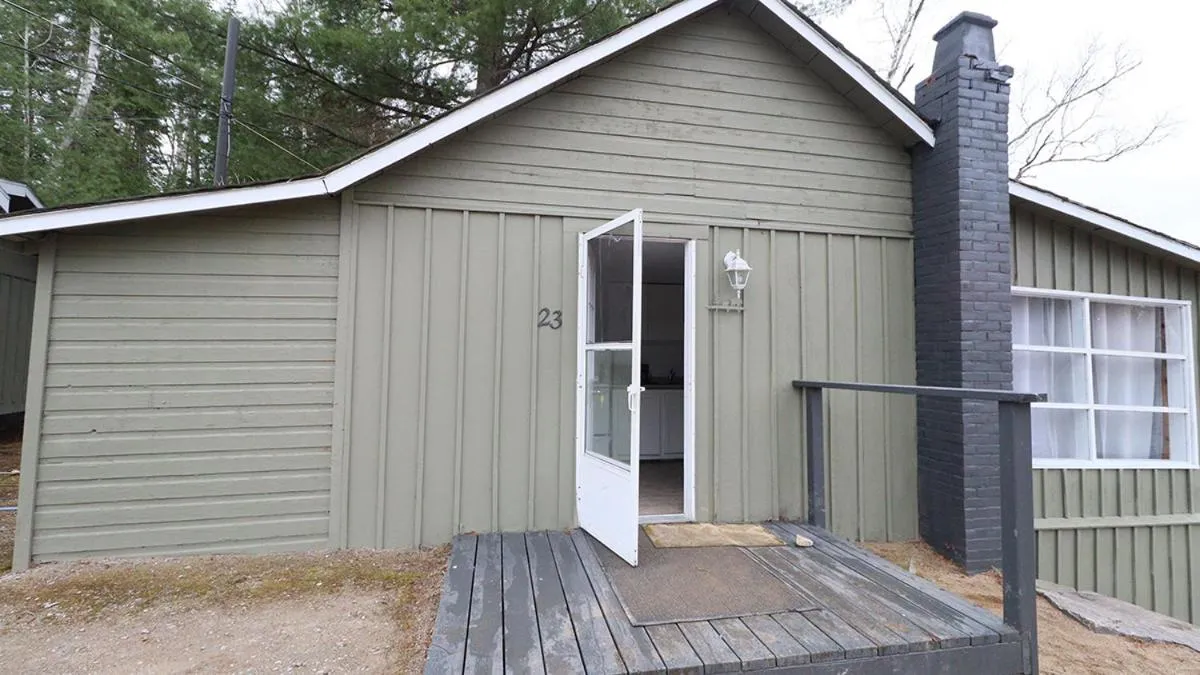 Algonquin Lakeside Inn