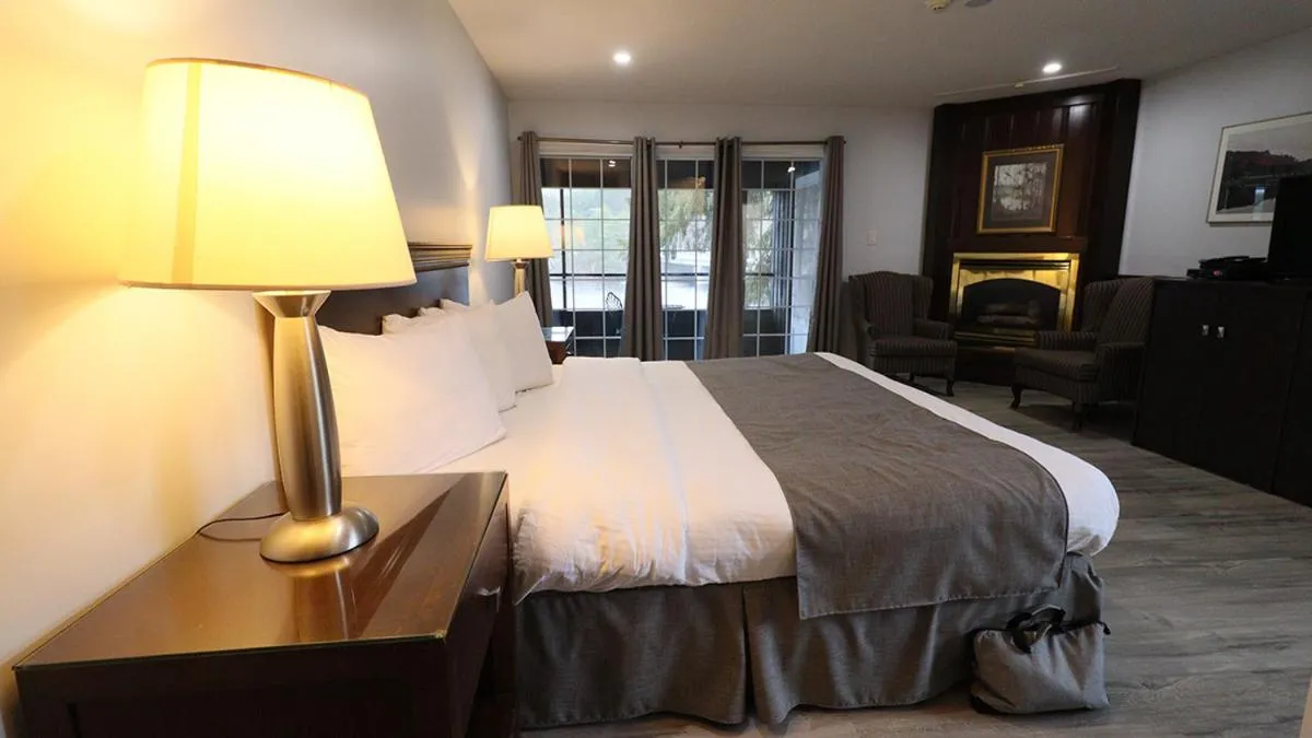 Bed in Algonquin Lakeside Inn