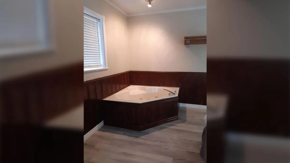 Algonquin Lakeside Inn