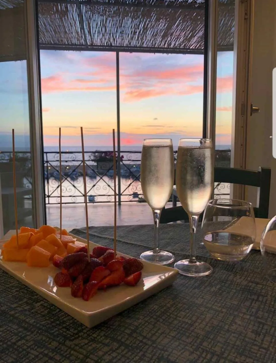 Food and drinks in Quasi in Porto Rooms