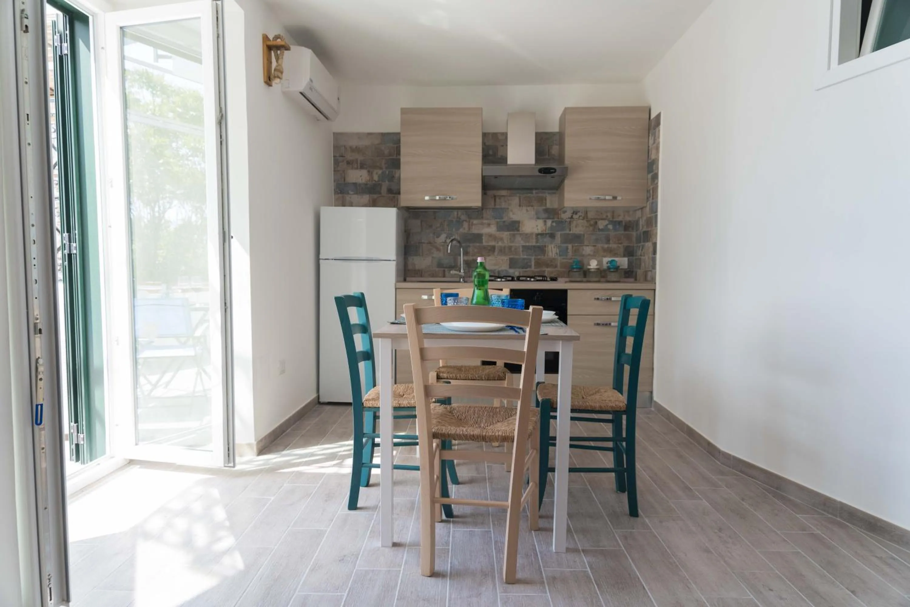Dining area in Quasi in Porto Rooms