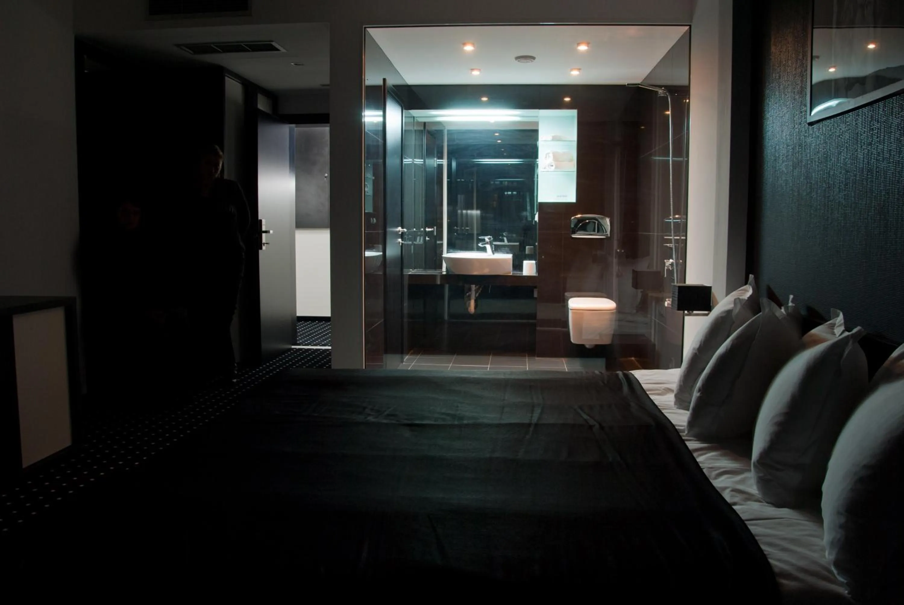 Bedroom in Hotel Fashion - Free Parking