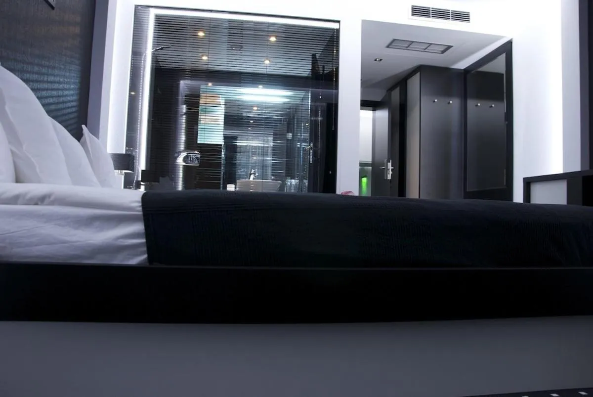 Bedroom in Hotel Fashion - Free Parking