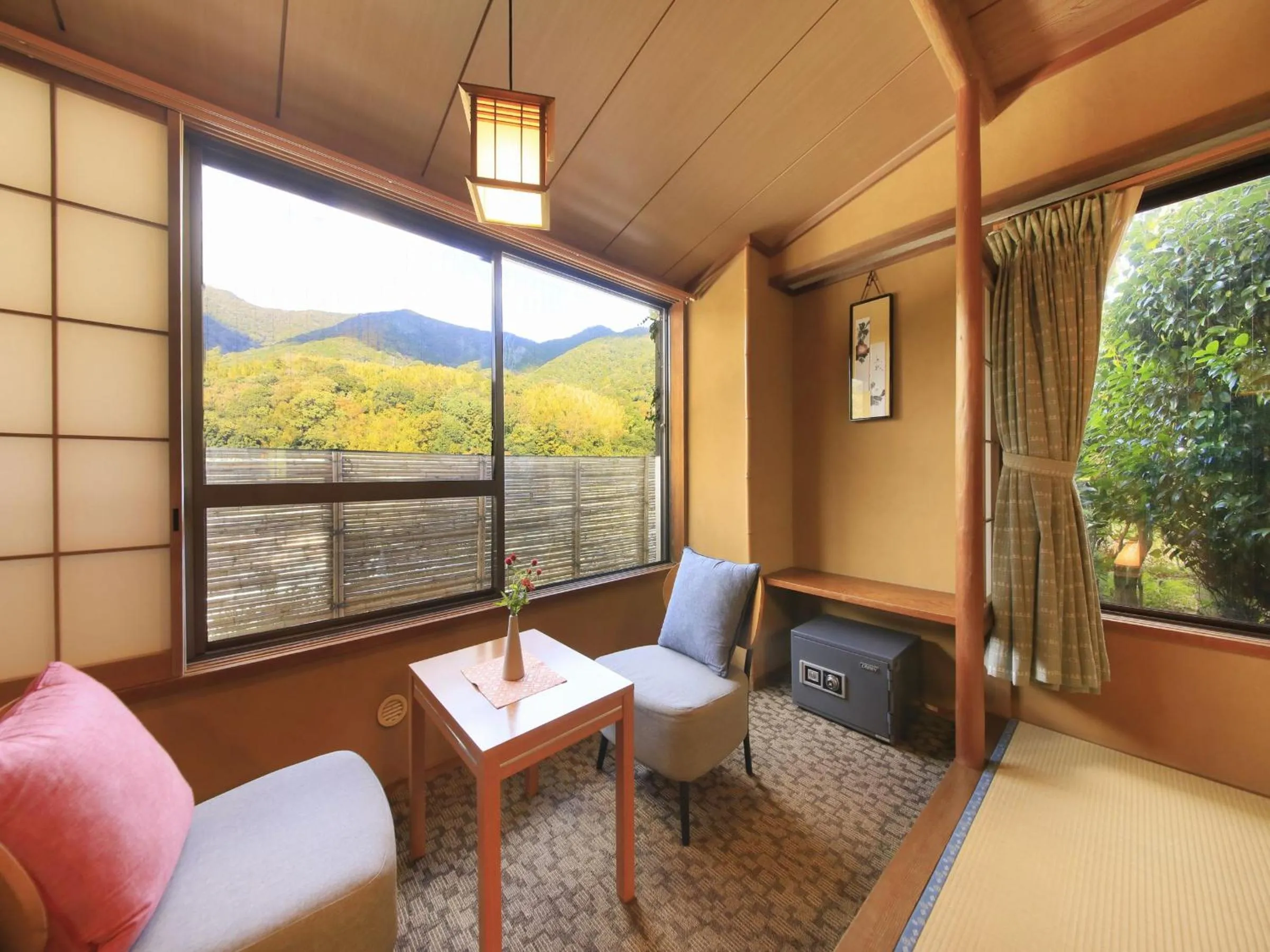 Photo of the whole room in Yugawara Ohnoya Ryokan