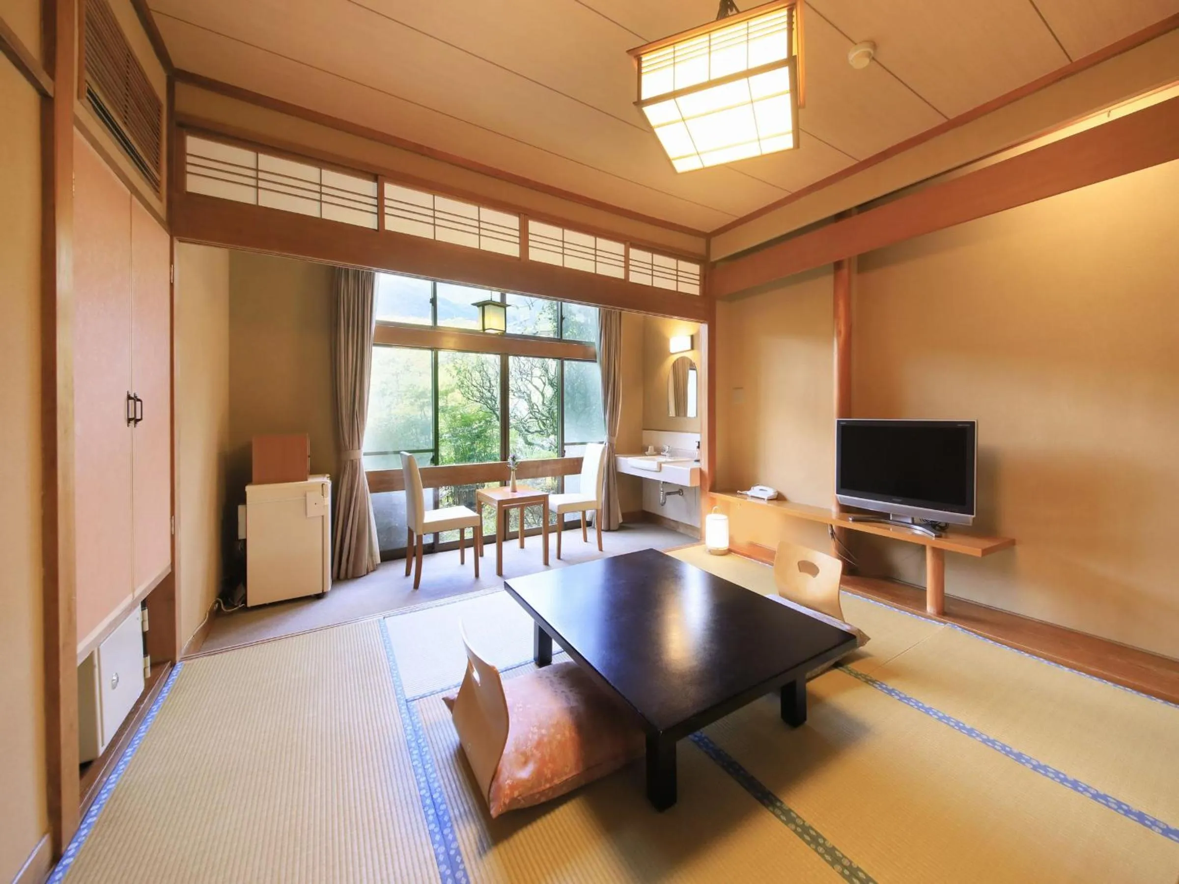 Photo of the whole room in Yugawara Ohnoya Ryokan