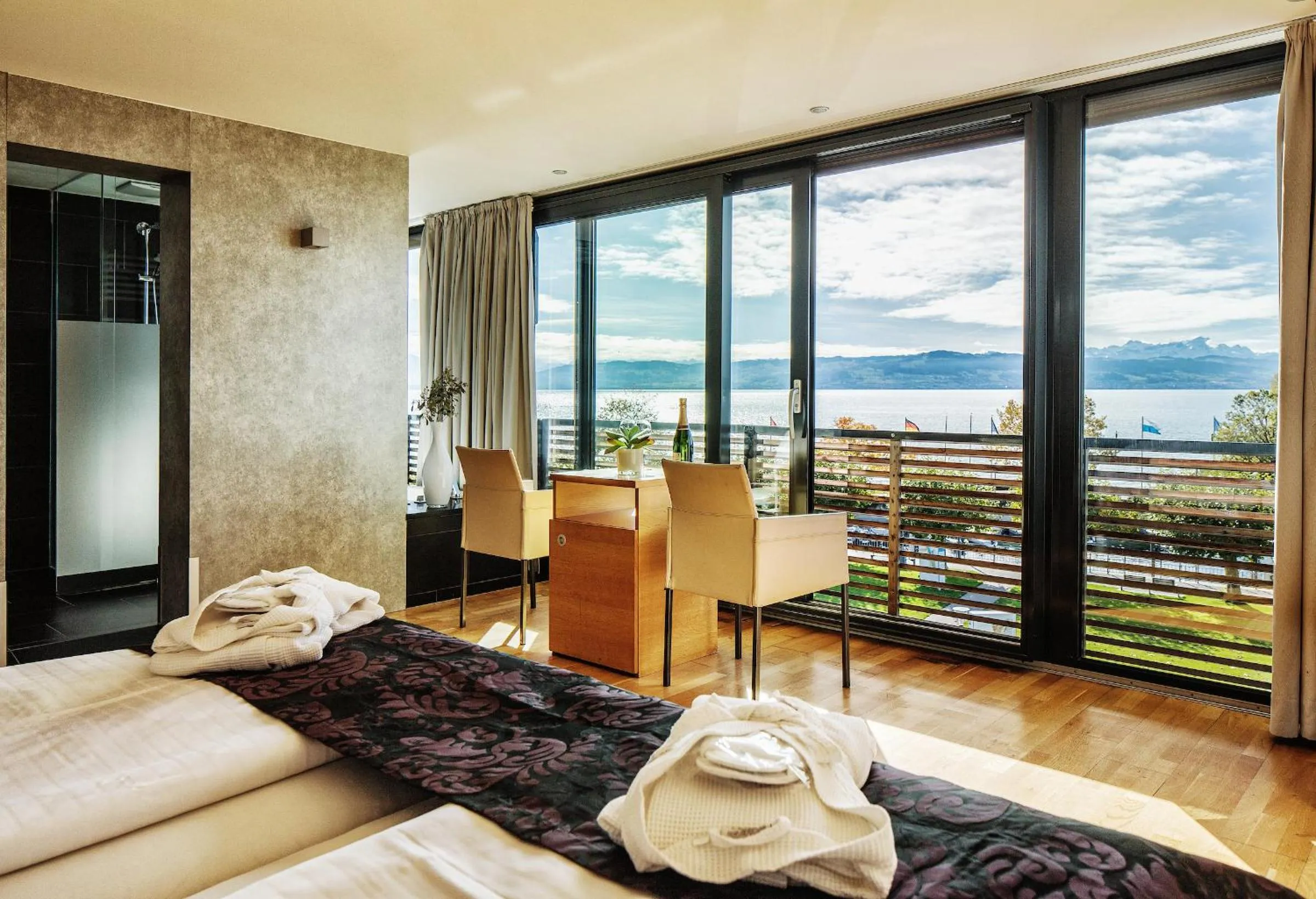 View (from property/room), Bed in Seevital Hotel & SPA - Ihr 4 Sterne Superior Hideaway direkt am See